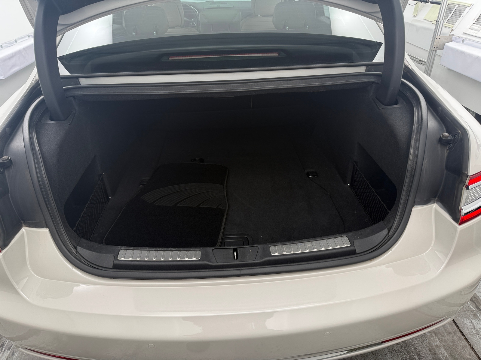 Thumbnail: 2019 Lincoln Continental - 6