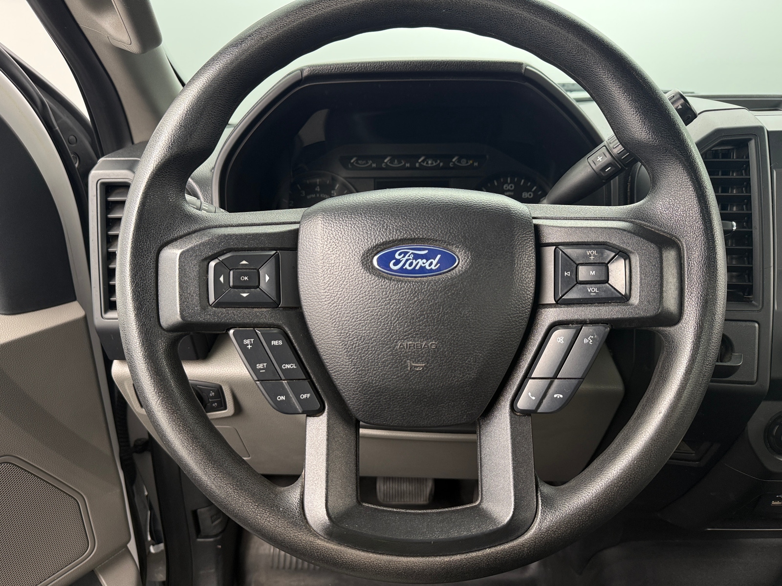 Thumbnail: 2019 Ford Econoline - 3