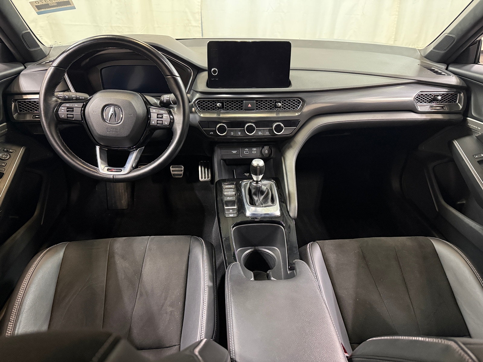 Thumbnail: 2023 Acura Integra - 2