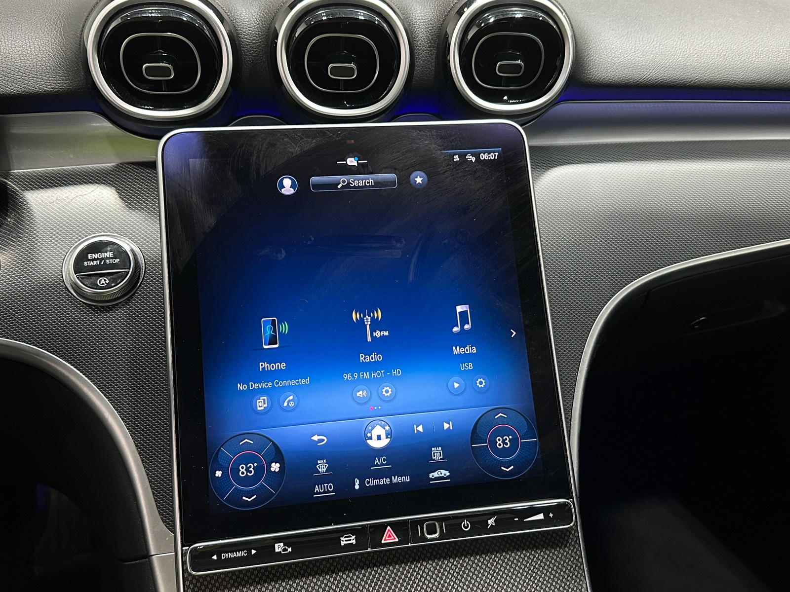 Thumbnail: 2024 Mercedes-Benz C-Class - 3