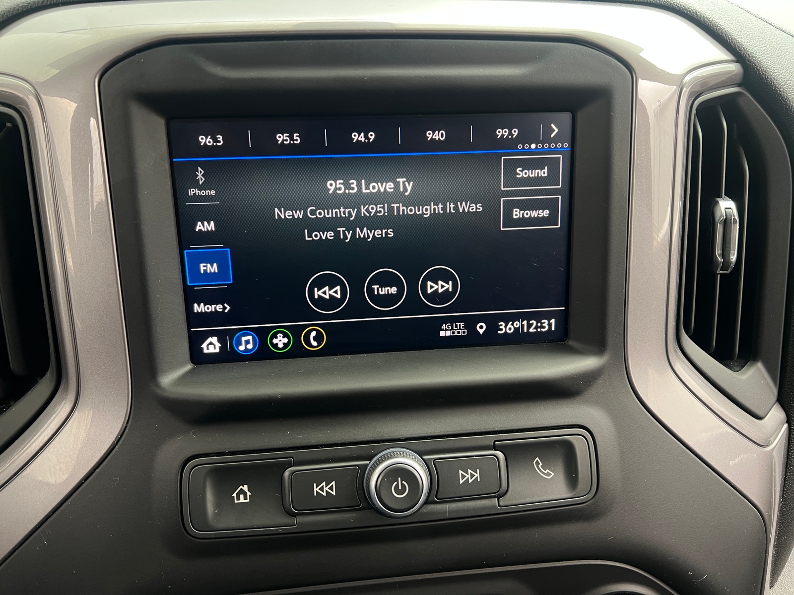 Thumbnail: 2022 Chevrolet Silverado 1500 - 4