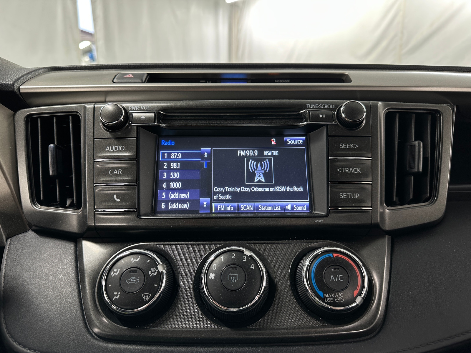 Thumbnail: 2015 Toyota RAV4 - 4