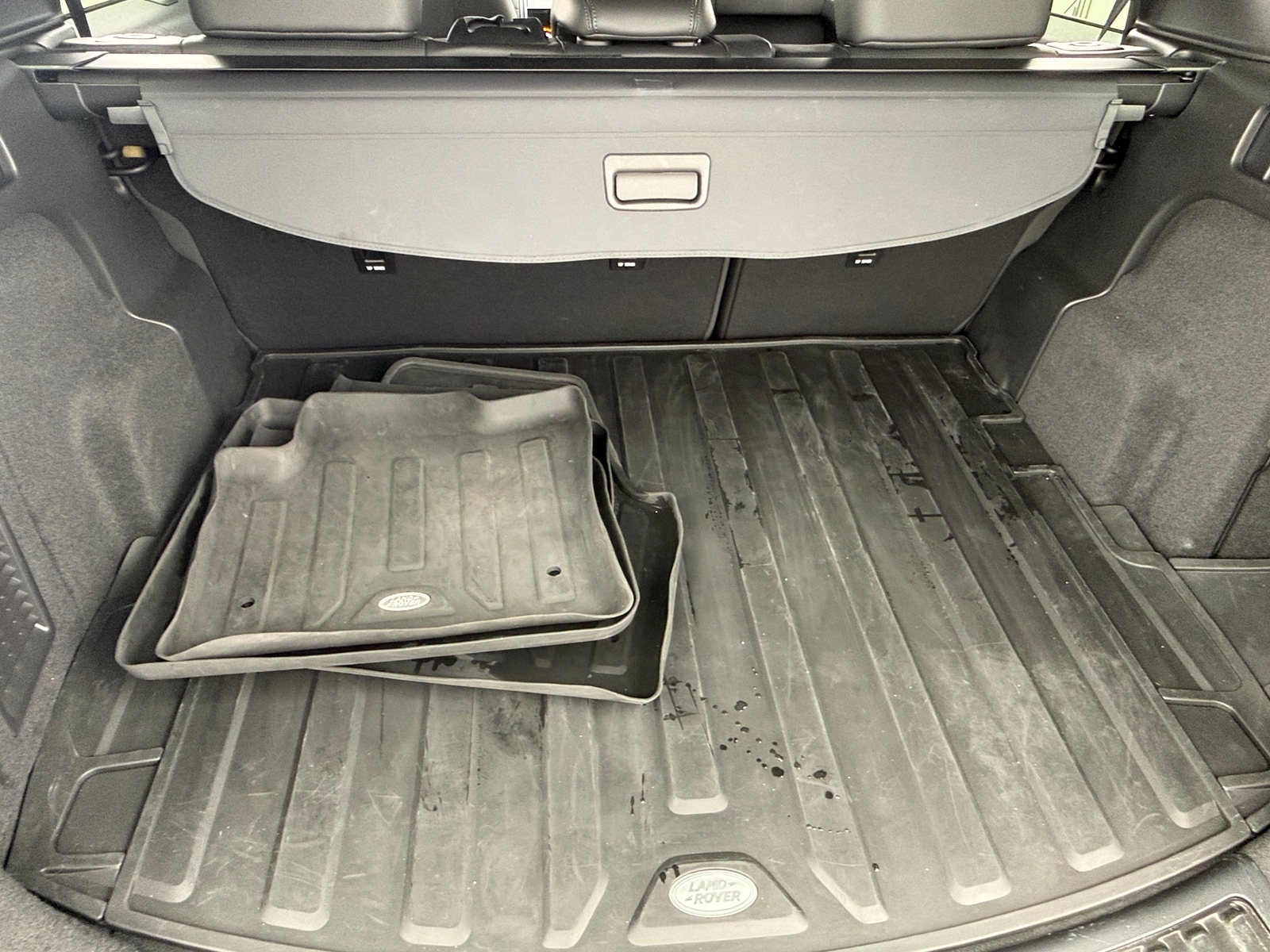 Thumbnail: 2023 Land Rover Discovery Sport - 6