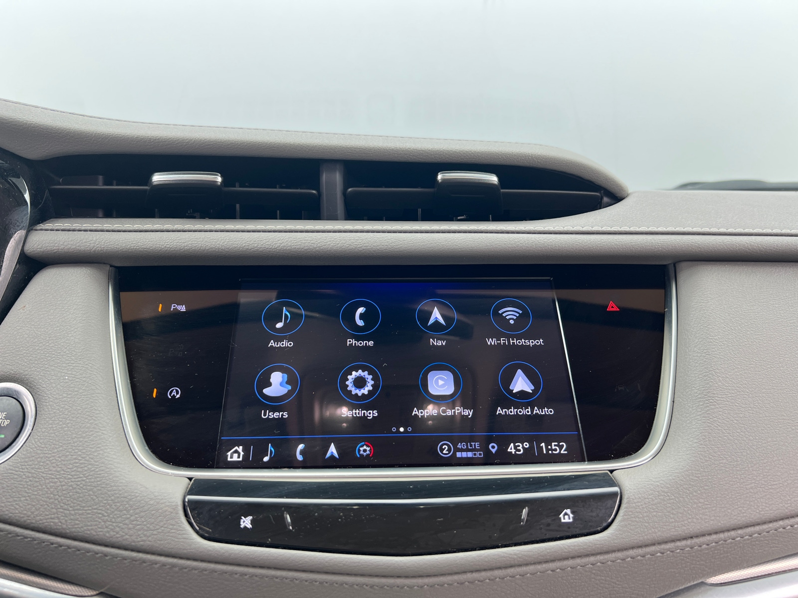 Thumbnail: 2024 Cadillac XT5 - 3