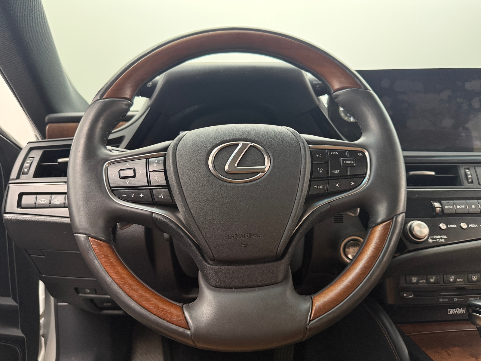 Thumbnail: 2022 Lexus ES - 4
