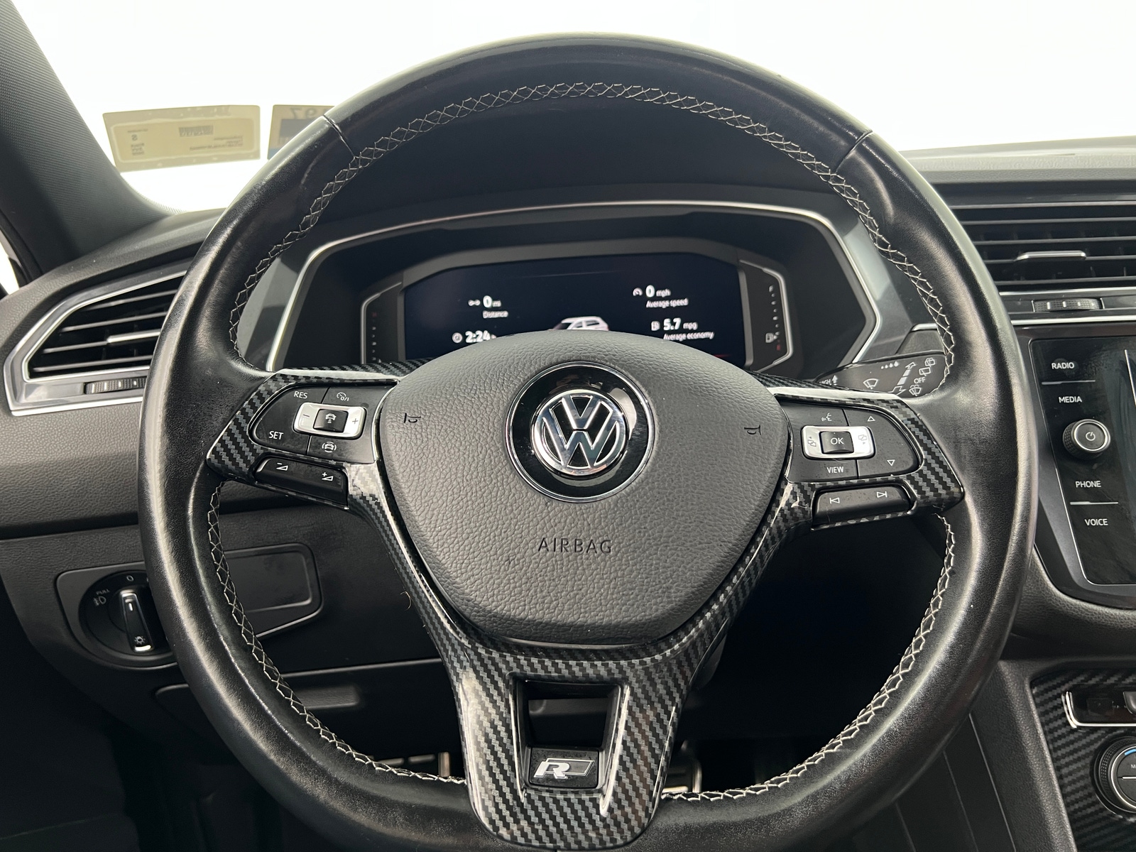 Thumbnail: 2020 Volkswagen Tiguan - 4