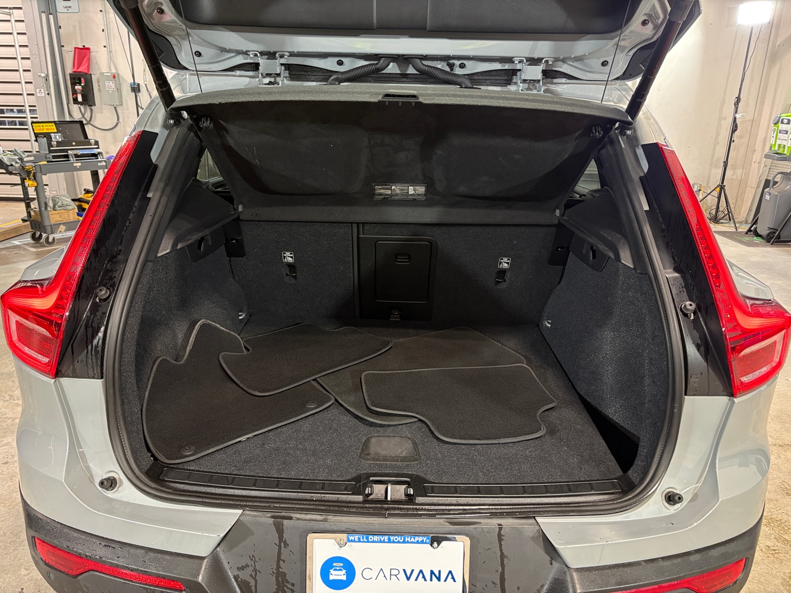 Thumbnail: 2024 Volvo XC40 - 6