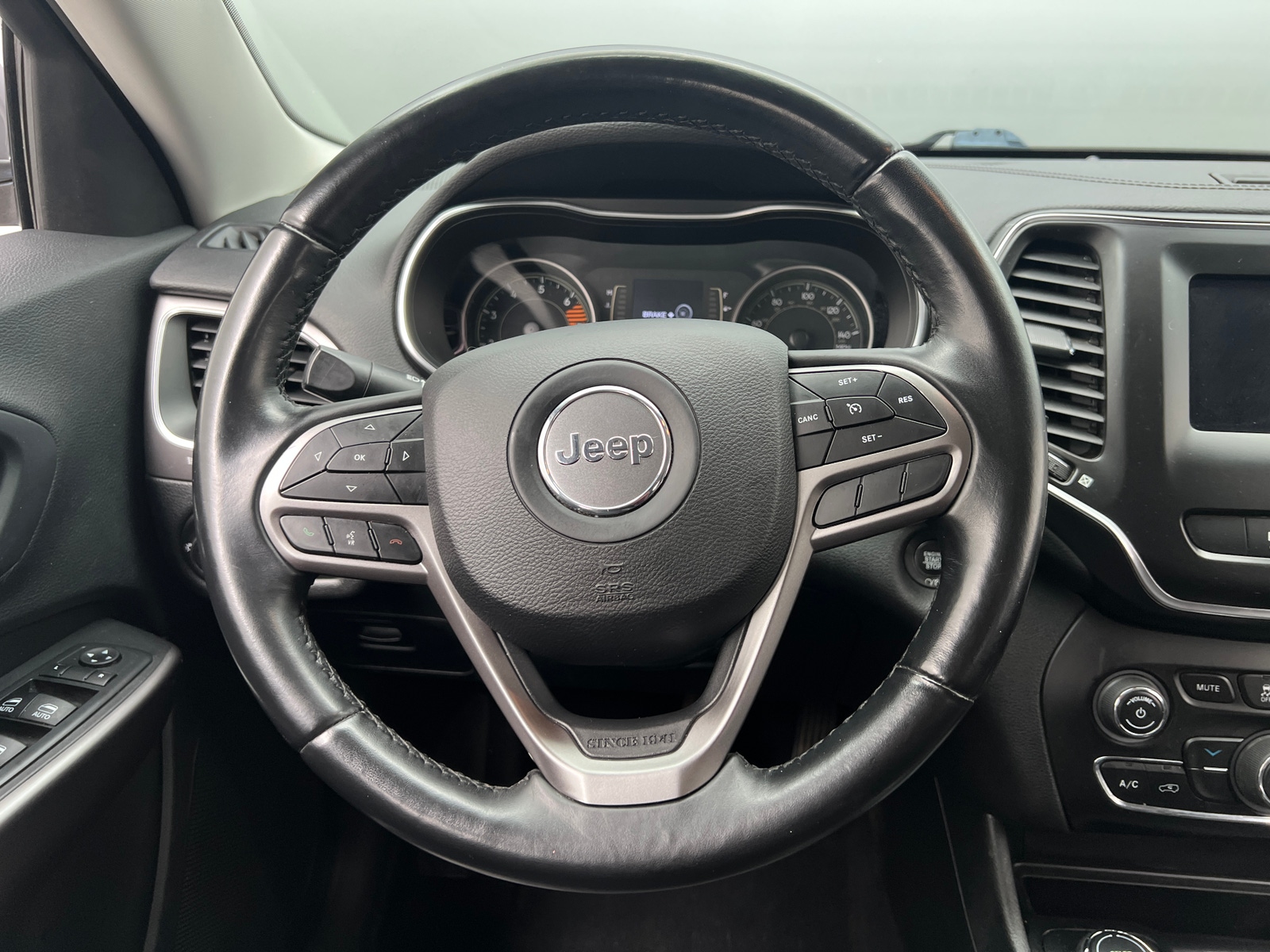 Thumbnail: 2019 Jeep Cherokee - 5