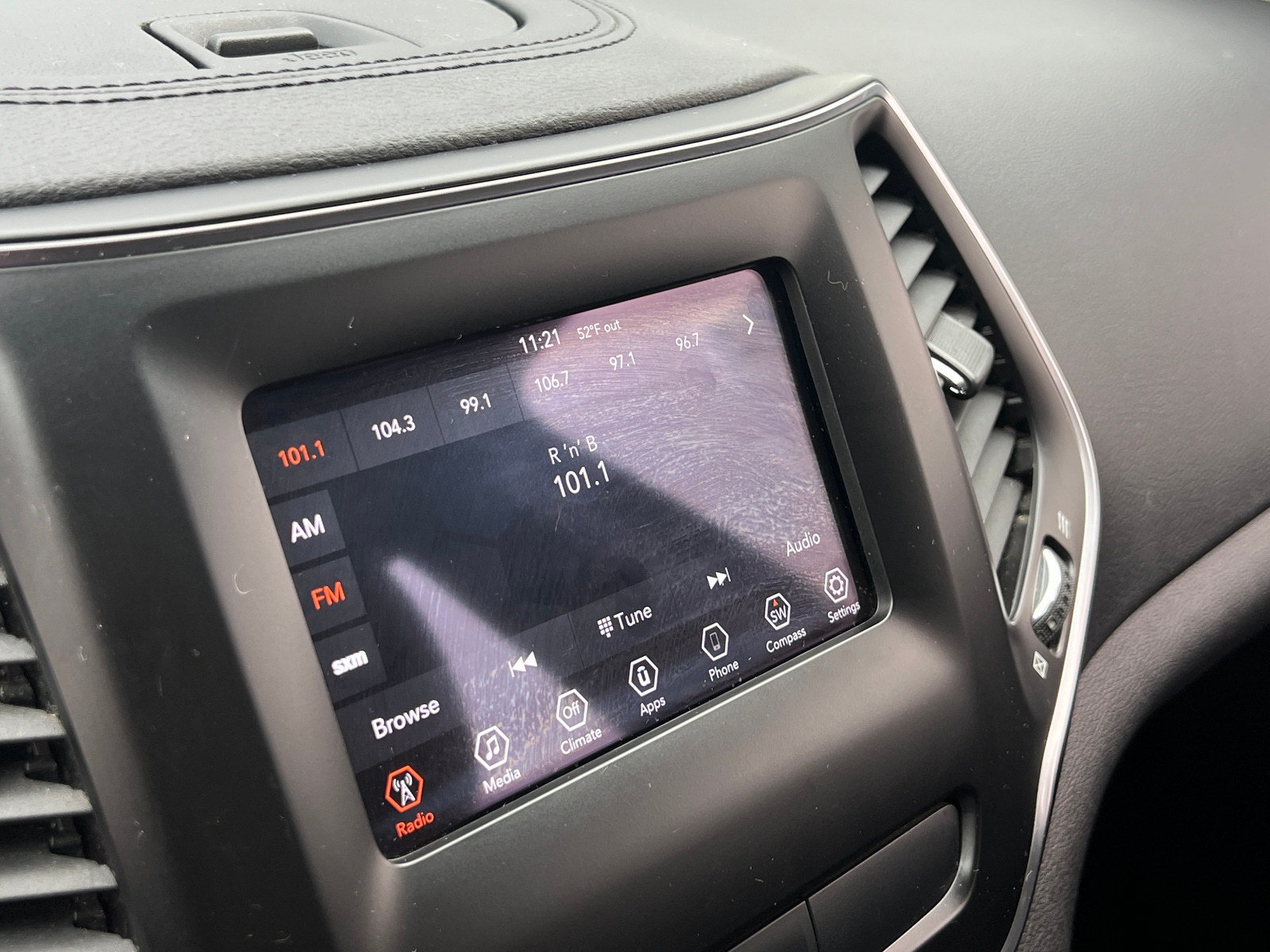 Thumbnail: 2019 Jeep Cherokee - 4