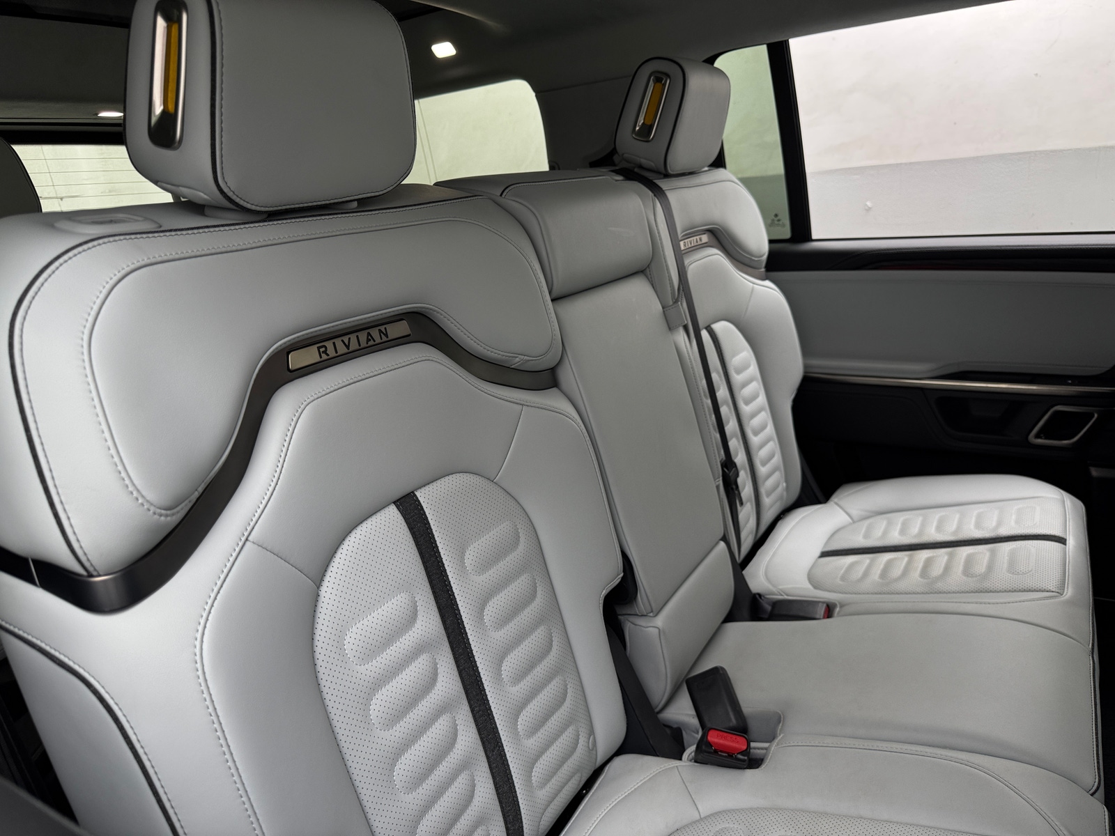 Thumbnail: 2023 Rivian R1S - 5