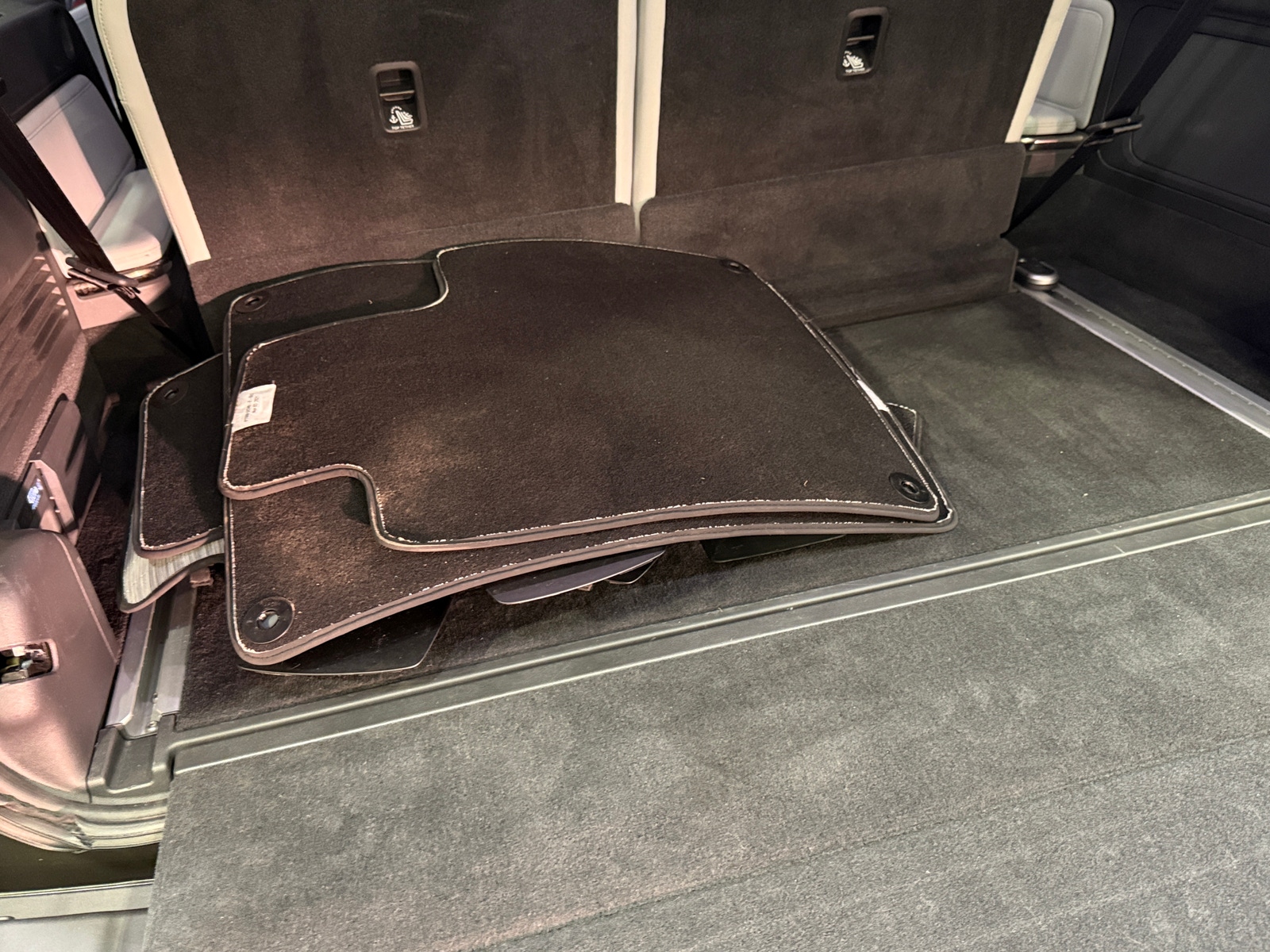 Thumbnail: 2023 Rivian R1S - 6