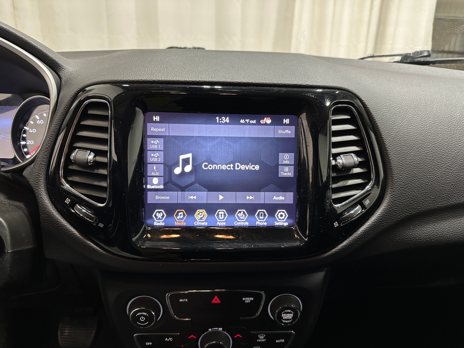 Thumbnail: 2020 Jeep Compass - 3