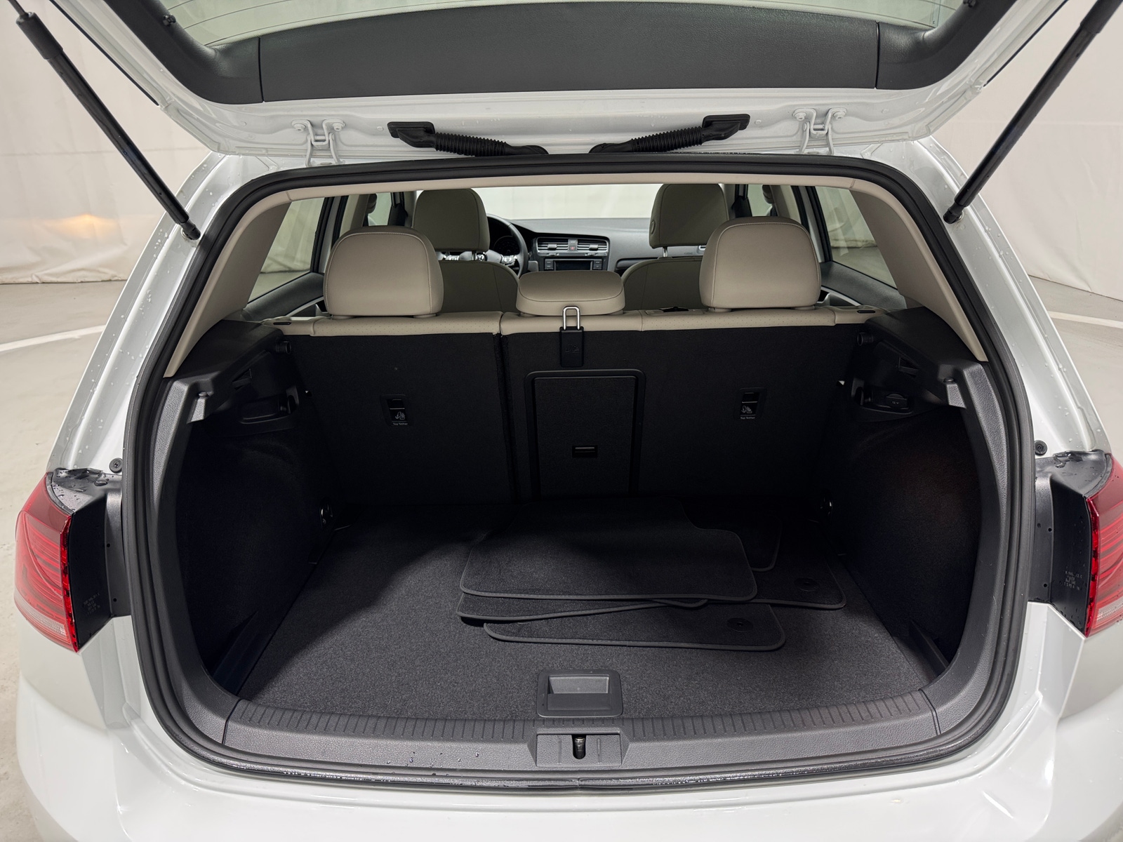 Thumbnail: 2020 Volkswagen Golf - 6