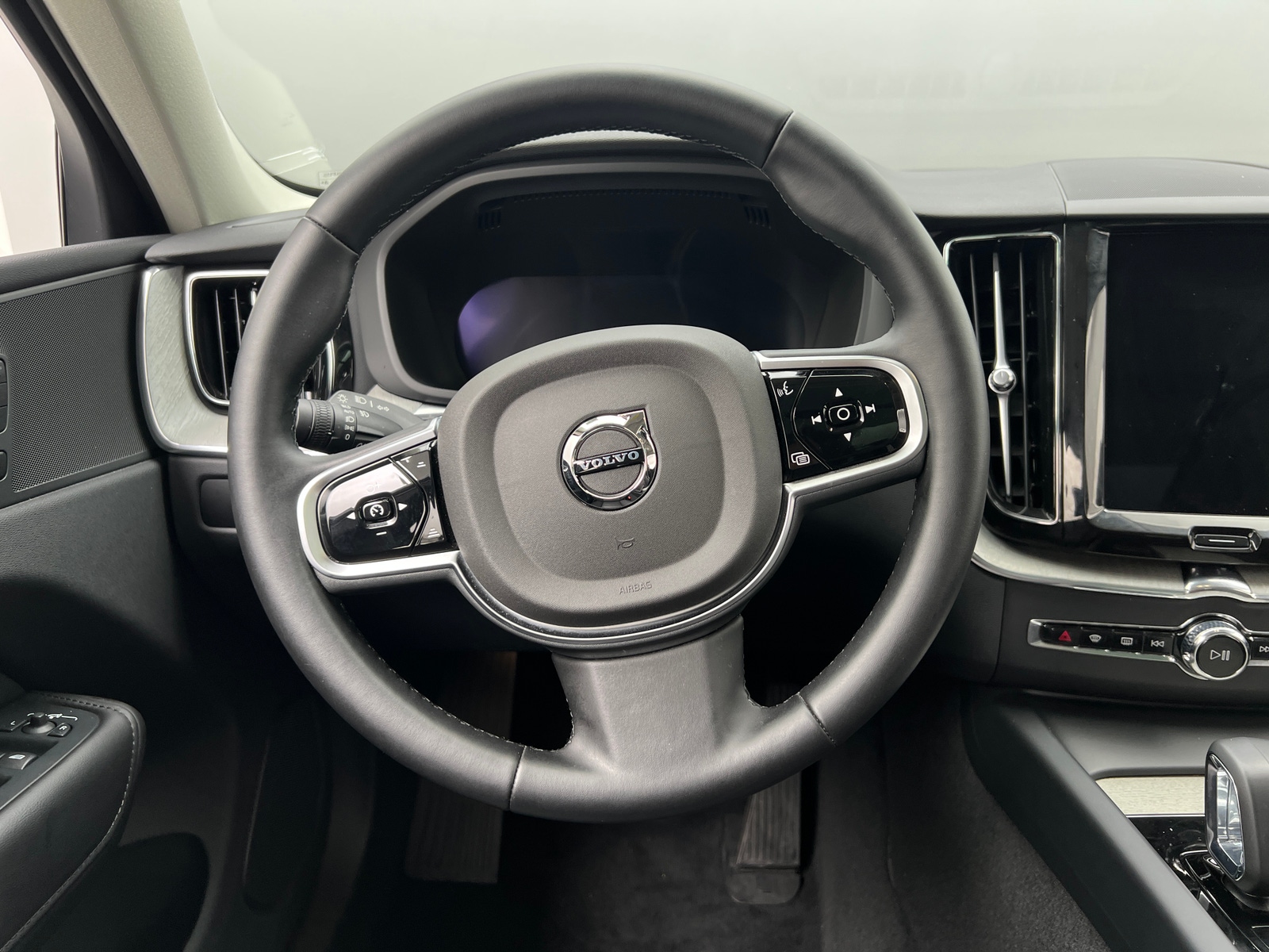 Thumbnail: 2025 Volvo XC60 - 4