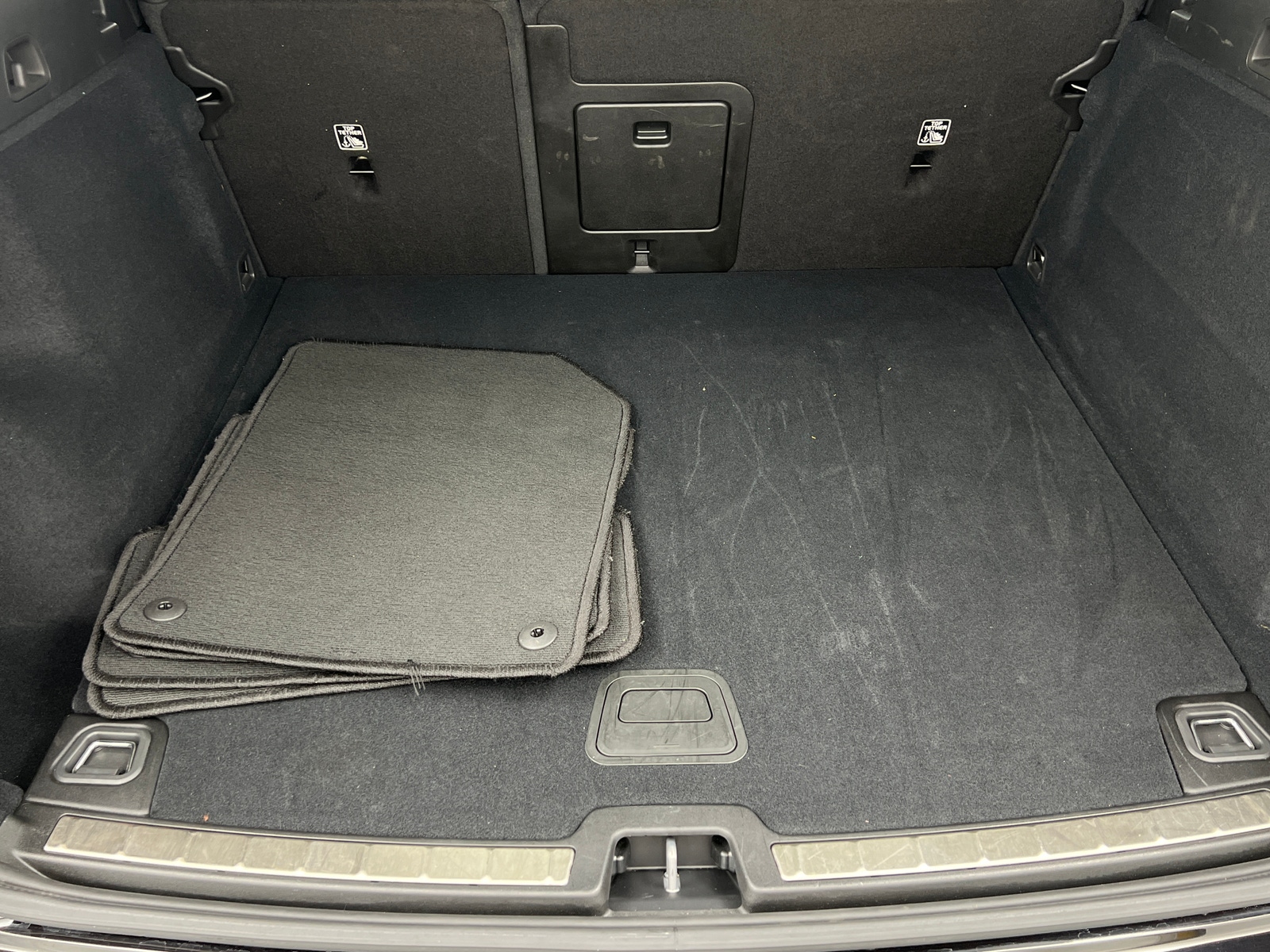 Thumbnail: 2025 Volvo XC60 - 6