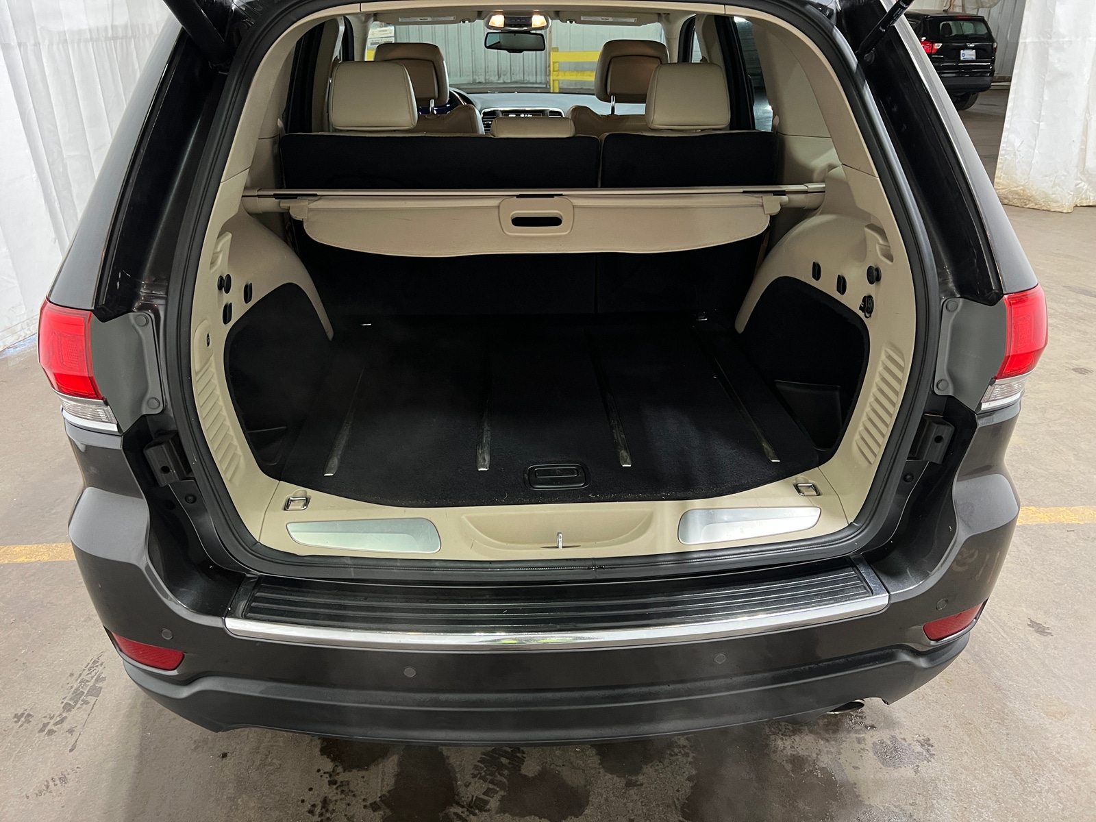 Thumbnail: 2015 Jeep Grand Cherokee - 6