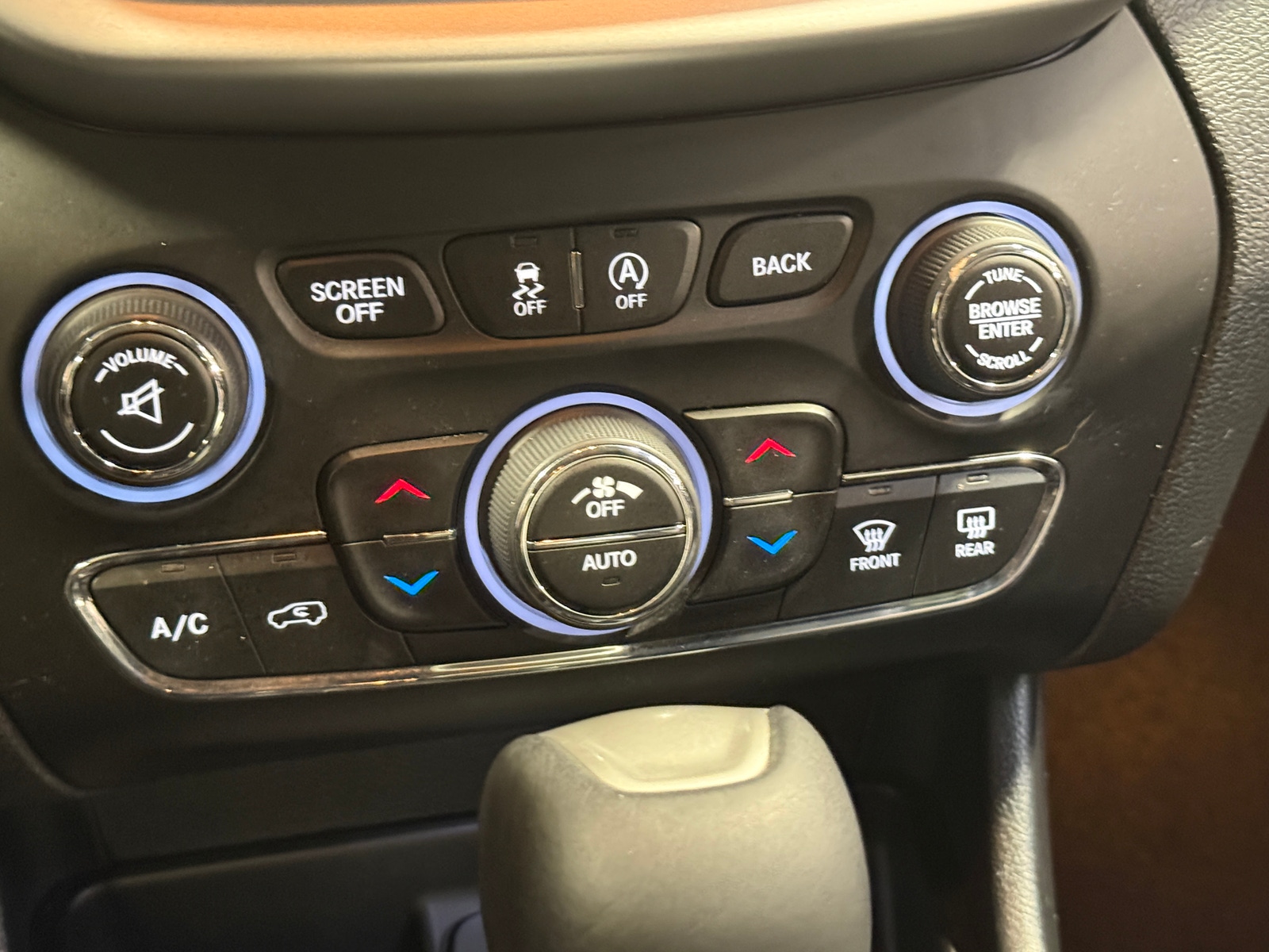 Thumbnail: 2016 Jeep Cherokee - 3