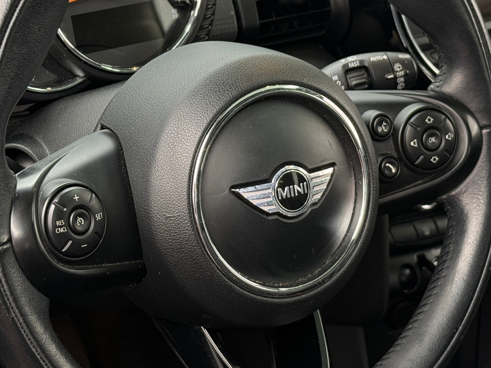 Thumbnail: 2017 MINI Cooper Hardtop - 4