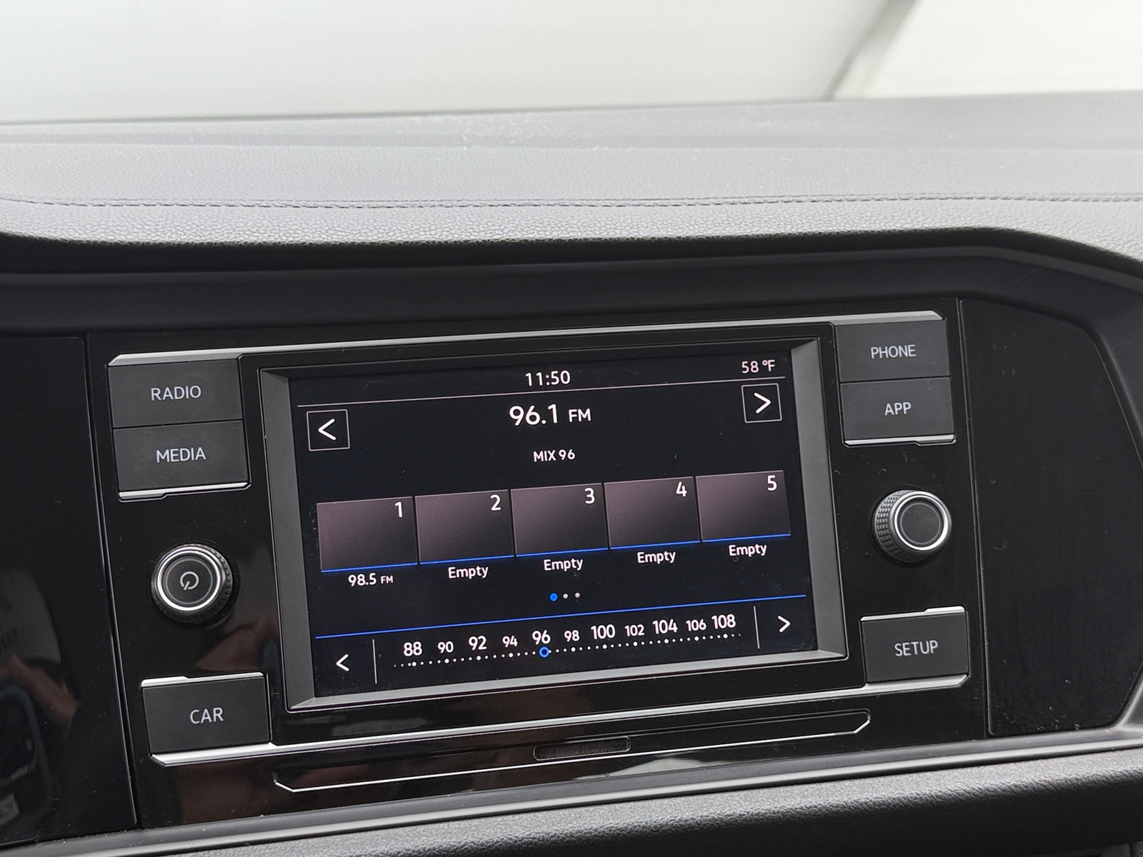 Thumbnail: 2019 Volkswagen Jetta - 4