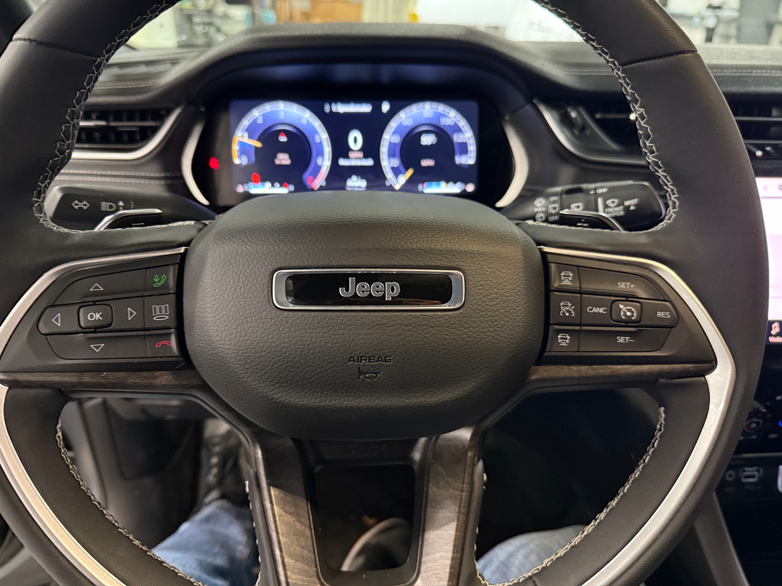 Thumbnail: 2025 Jeep Grand Cherokee - 4