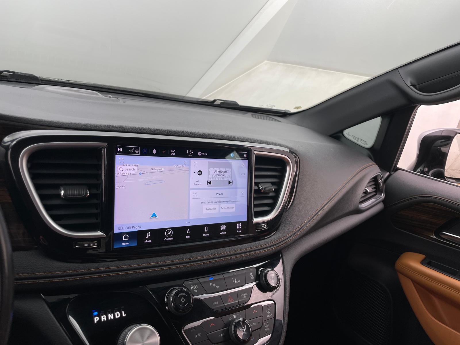 Thumbnail: 2022 Chrysler Pacifica - 3