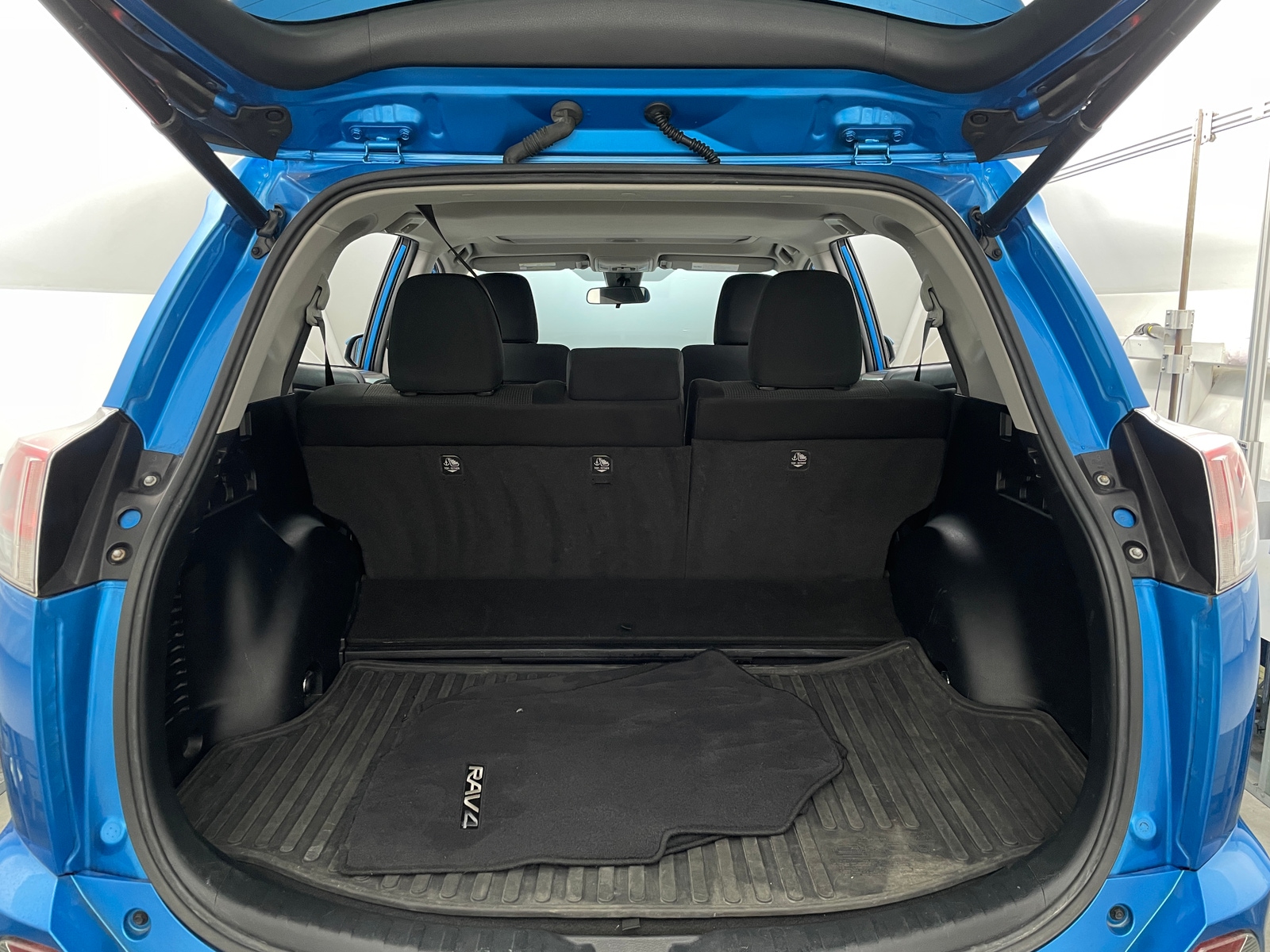 Thumbnail: 2017 Toyota RAV4 - 7