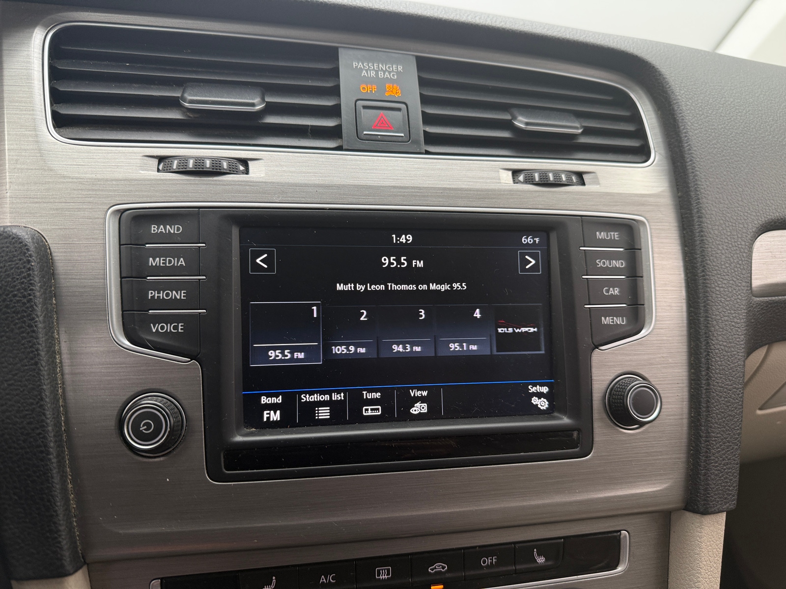 Thumbnail: 2017 Volkswagen Golf - 4