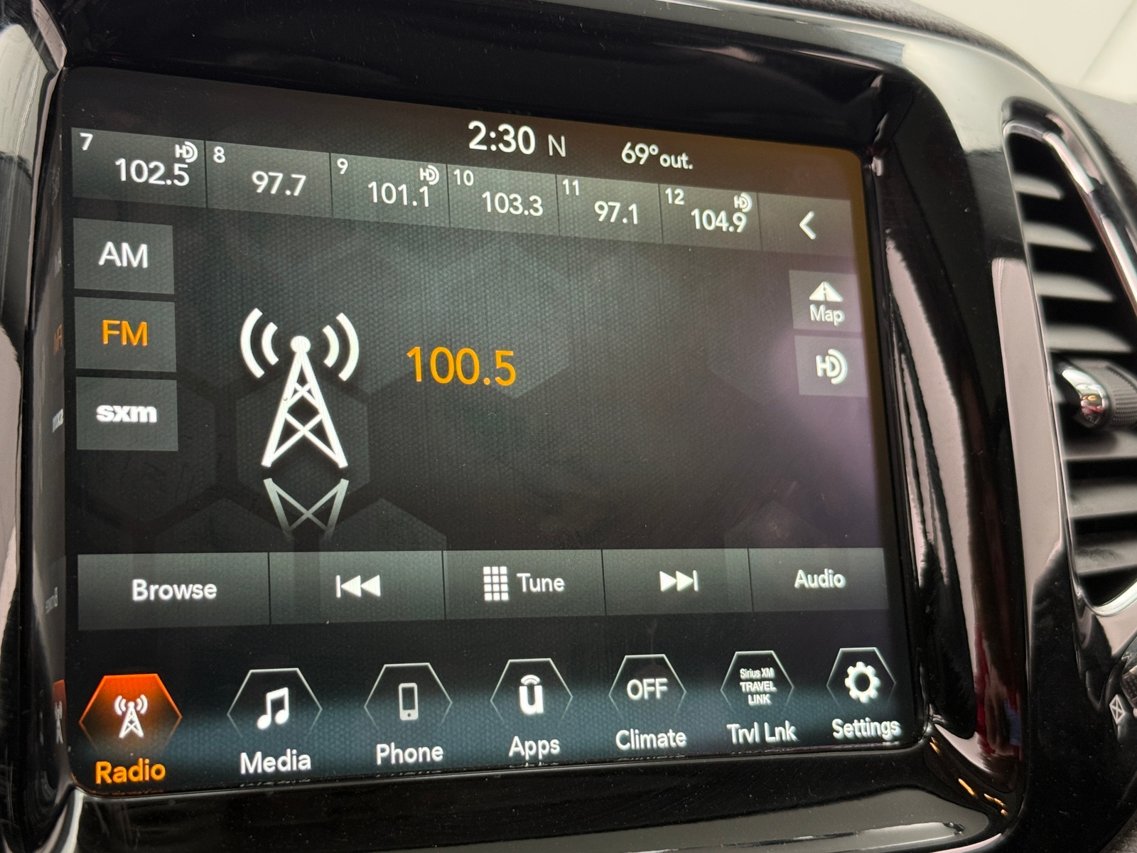 Thumbnail: 2017 Jeep Compass - 3