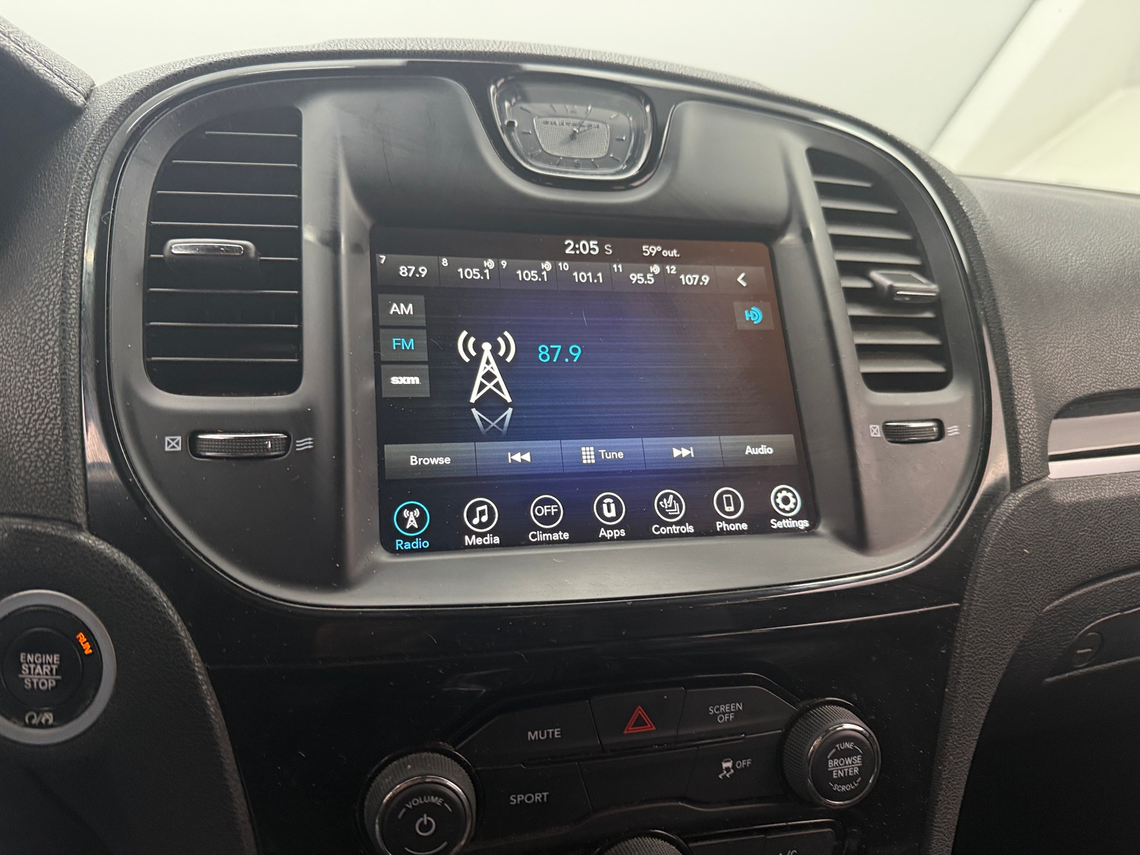 Thumbnail: 2017 Chrysler 300 - 3