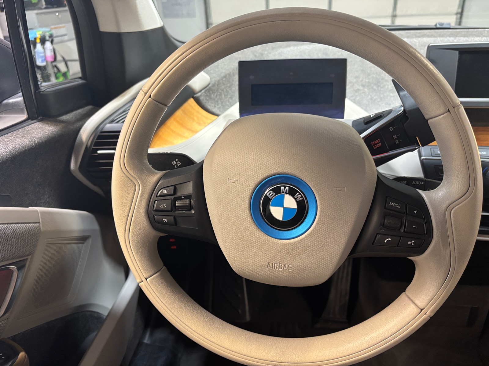 Thumbnail: 2017 BMW i3 - 4