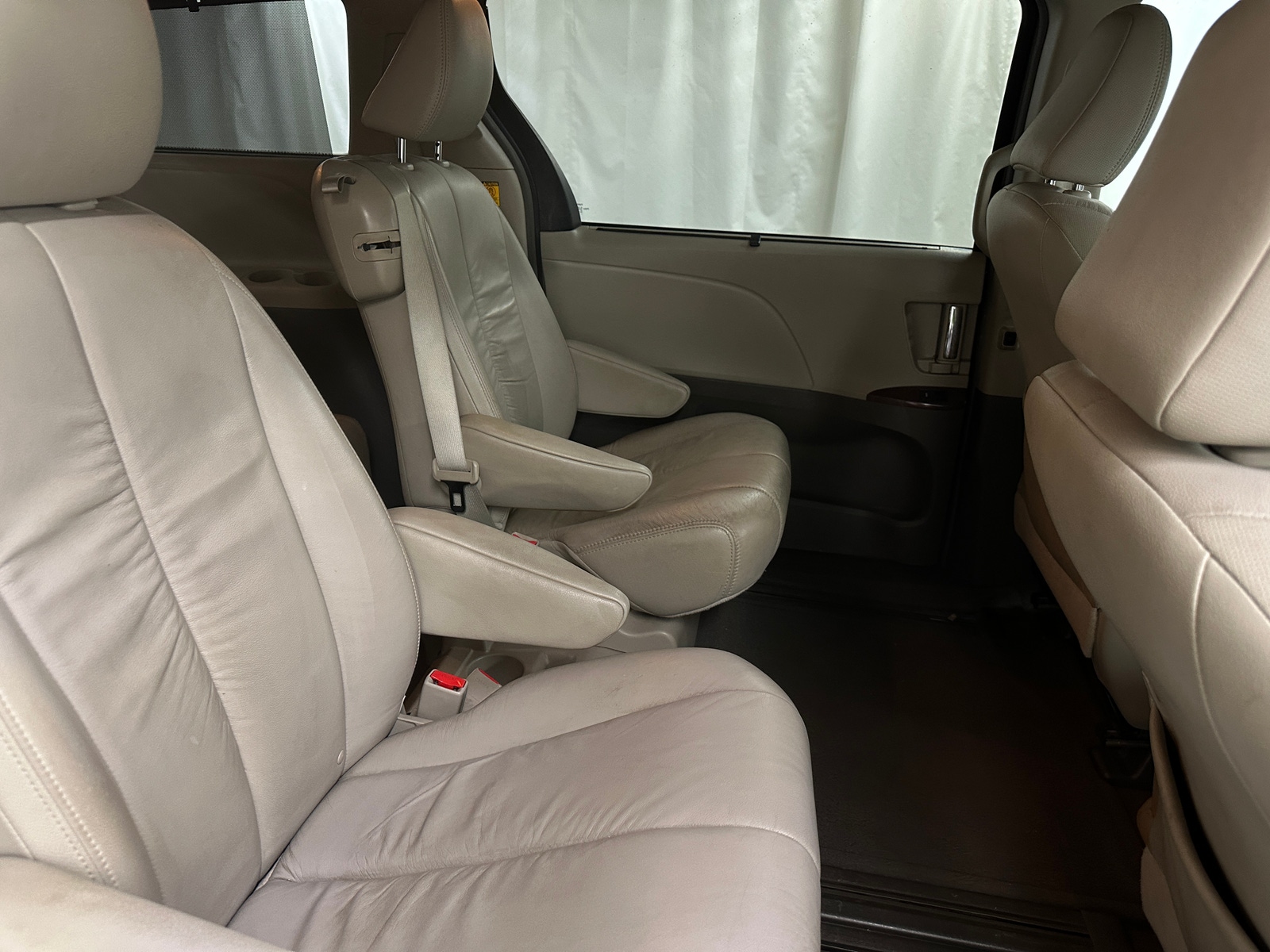 Thumbnail: 2012 Toyota Sienna - 5