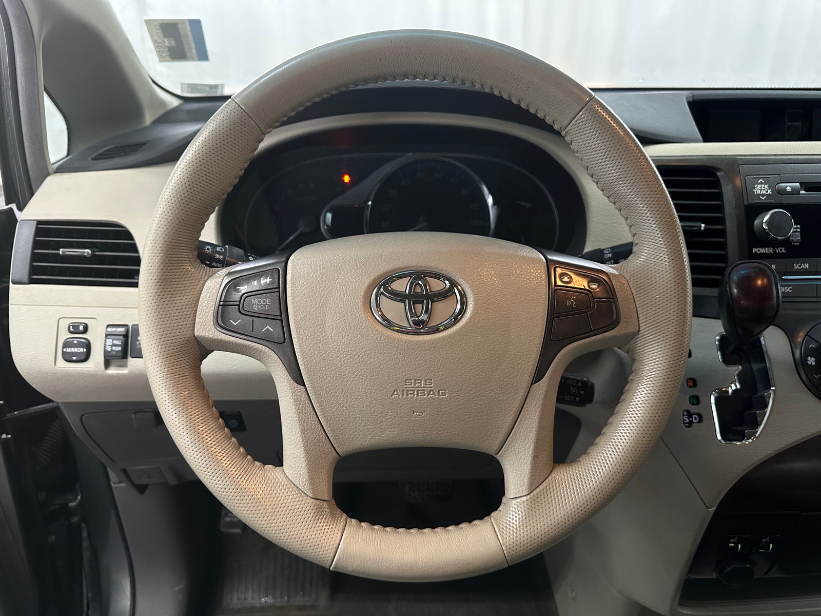 Thumbnail: 2012 Toyota Sienna - 4