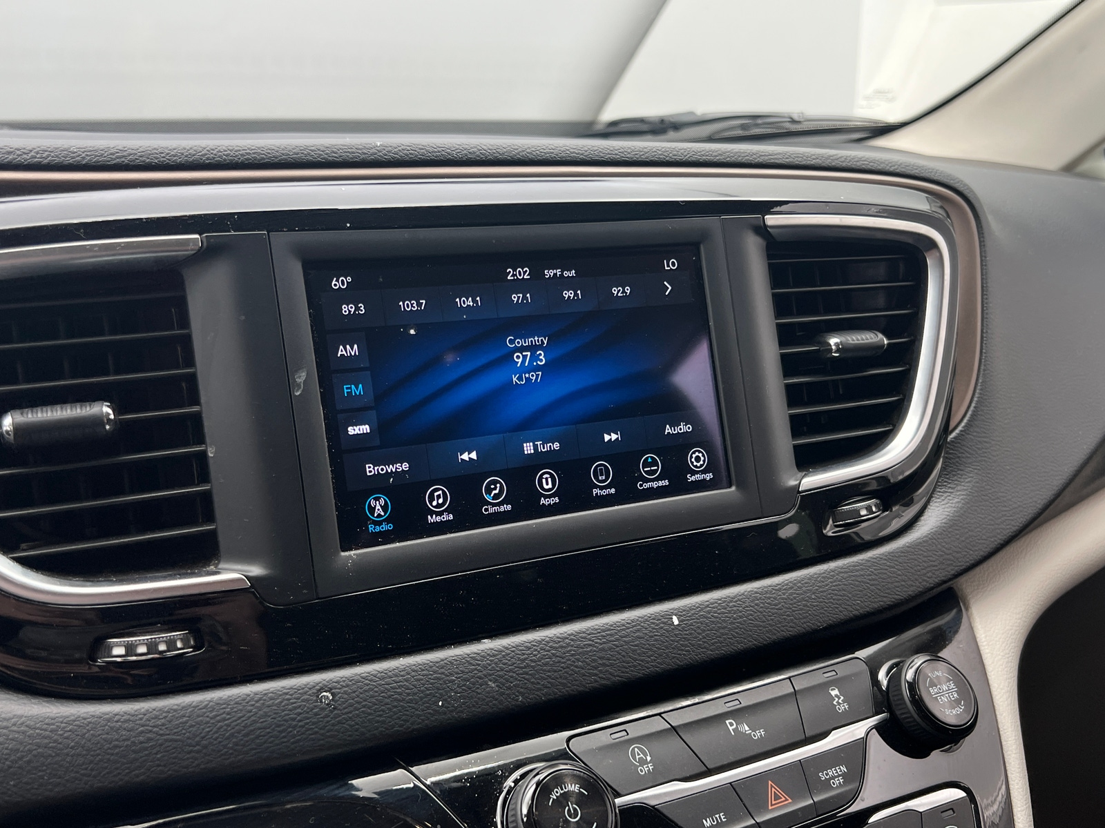 Thumbnail: 2018 Chrysler Pacifica - 4