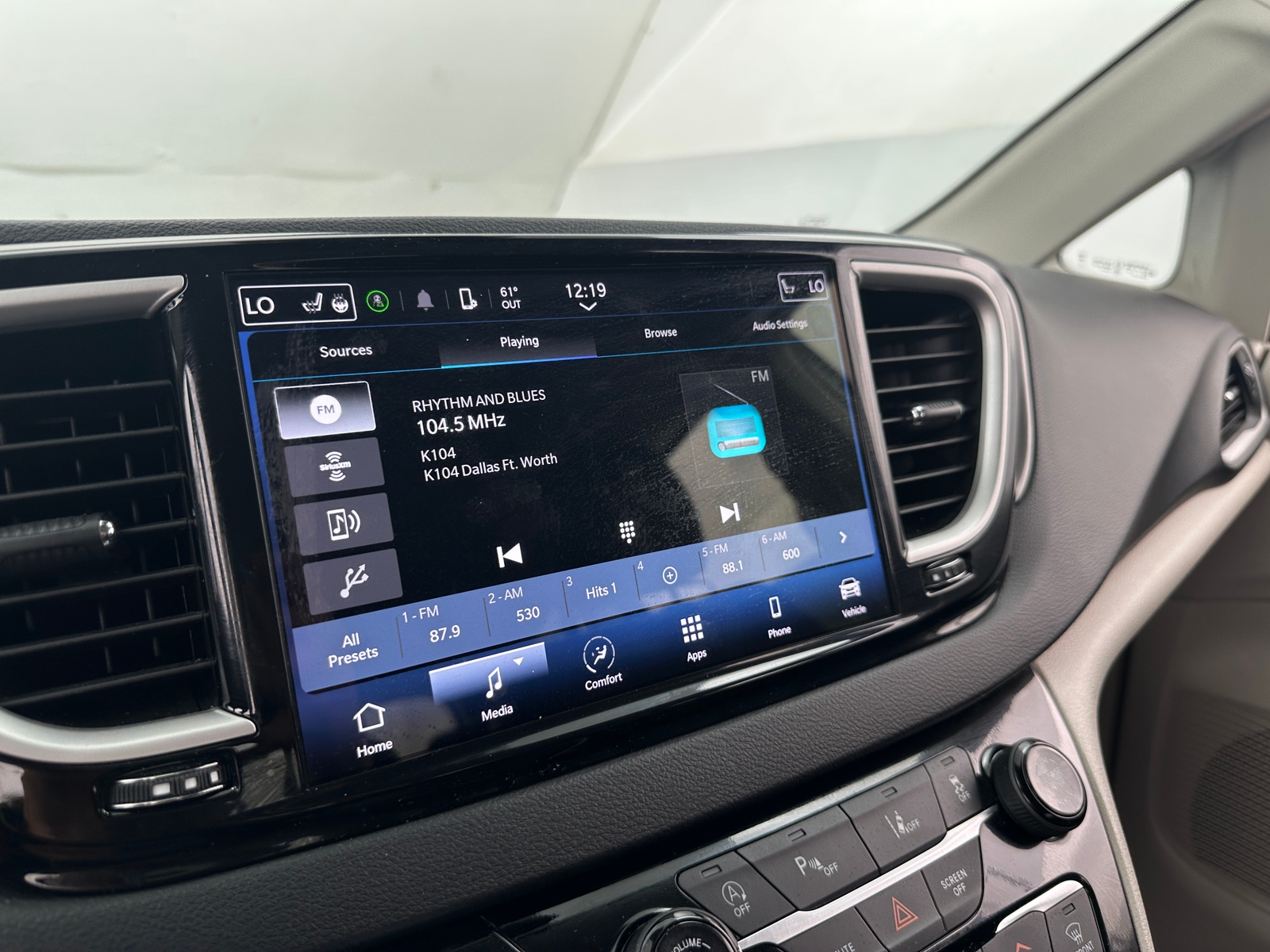 Thumbnail: 2024 Chrysler Pacifica - 3