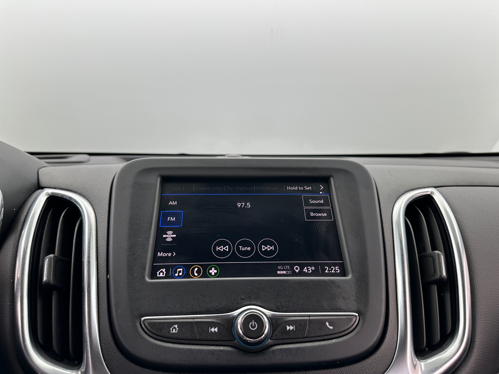 Thumbnail: 2022 Chevrolet Equinox - 4