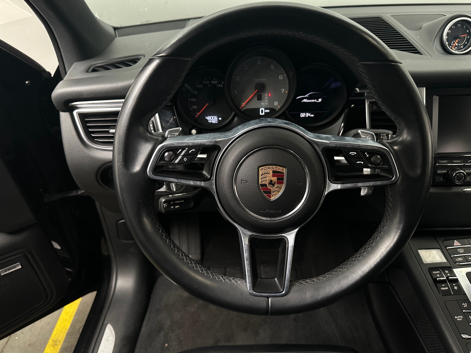 Thumbnail: 2016 Porsche Macan - 4