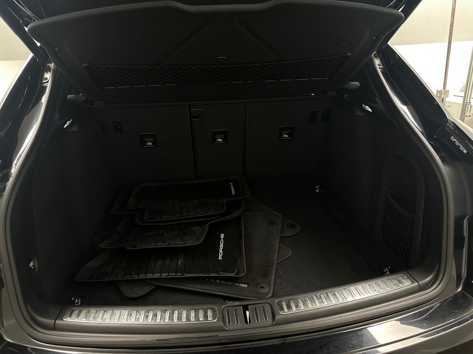 Thumbnail: 2016 Porsche Macan - 6