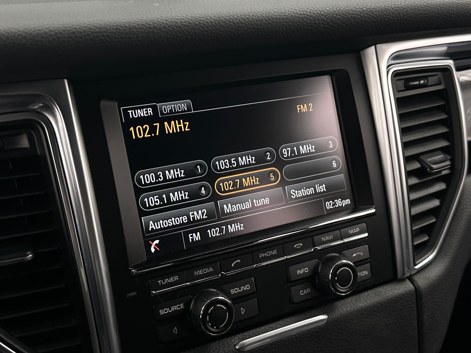 Thumbnail: 2016 Porsche Macan - 3