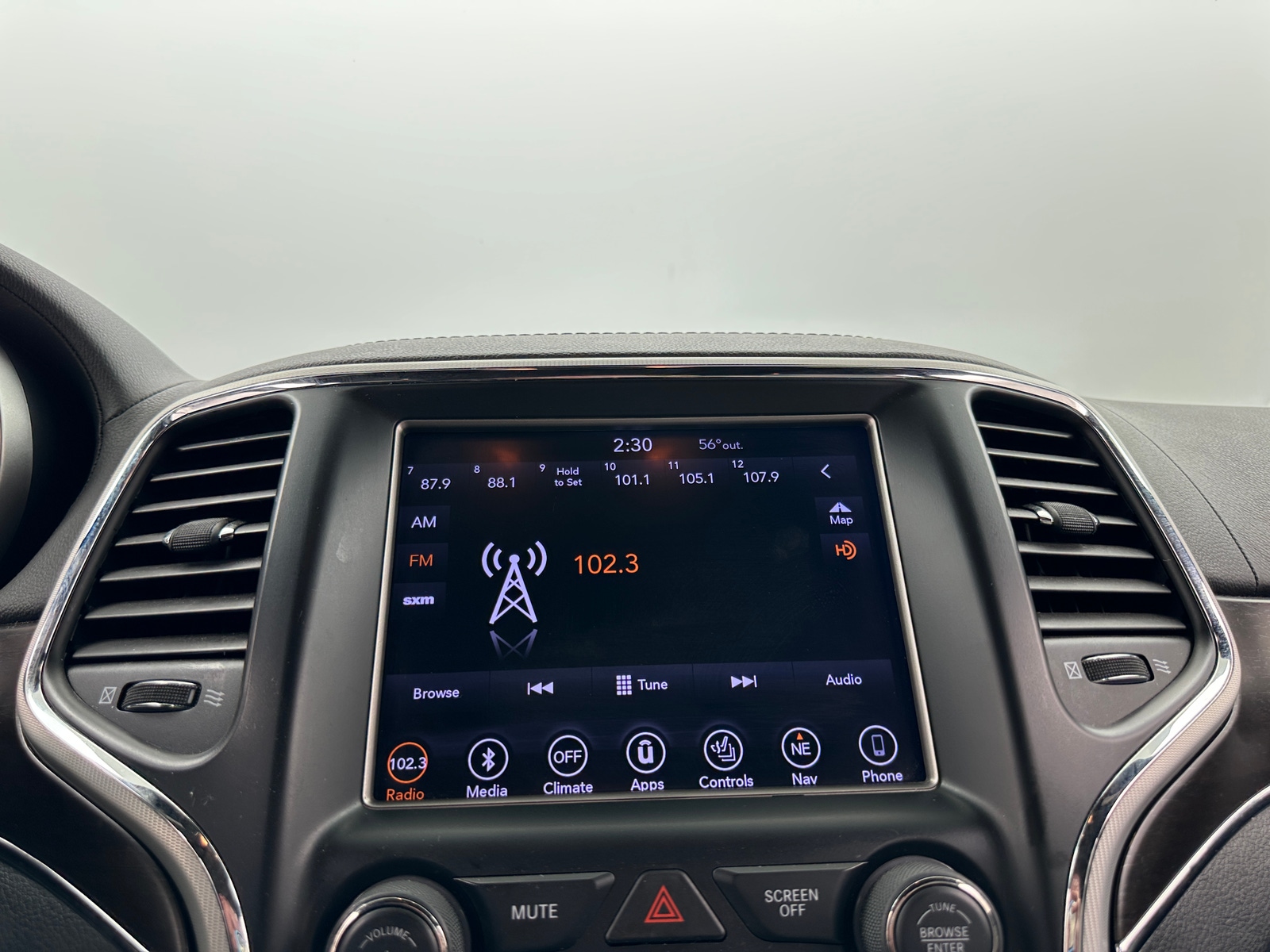 Thumbnail: 2018 Jeep Grand Cherokee - 3