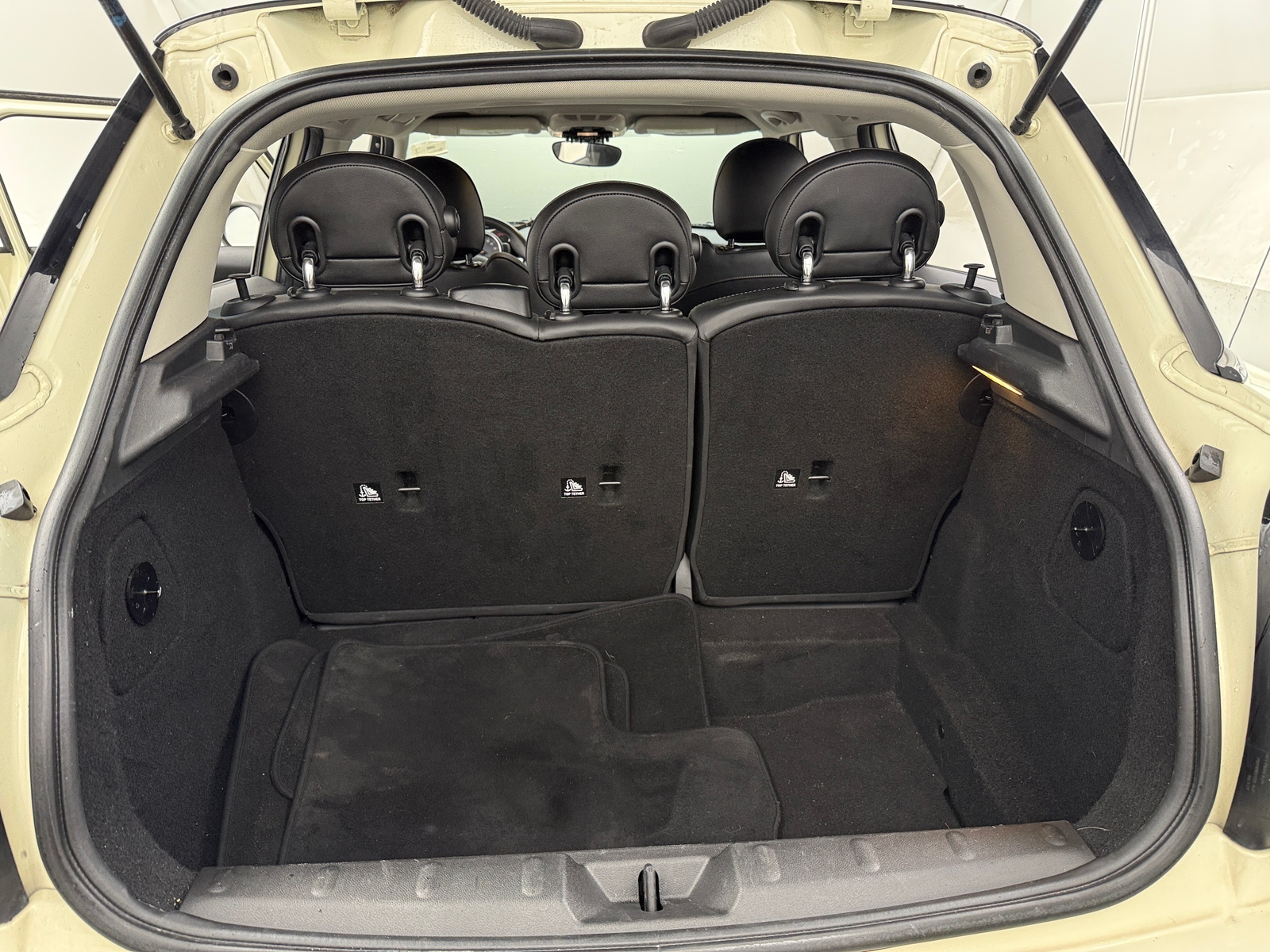 Thumbnail: 2017 MINI Cooper Hardtop - 6