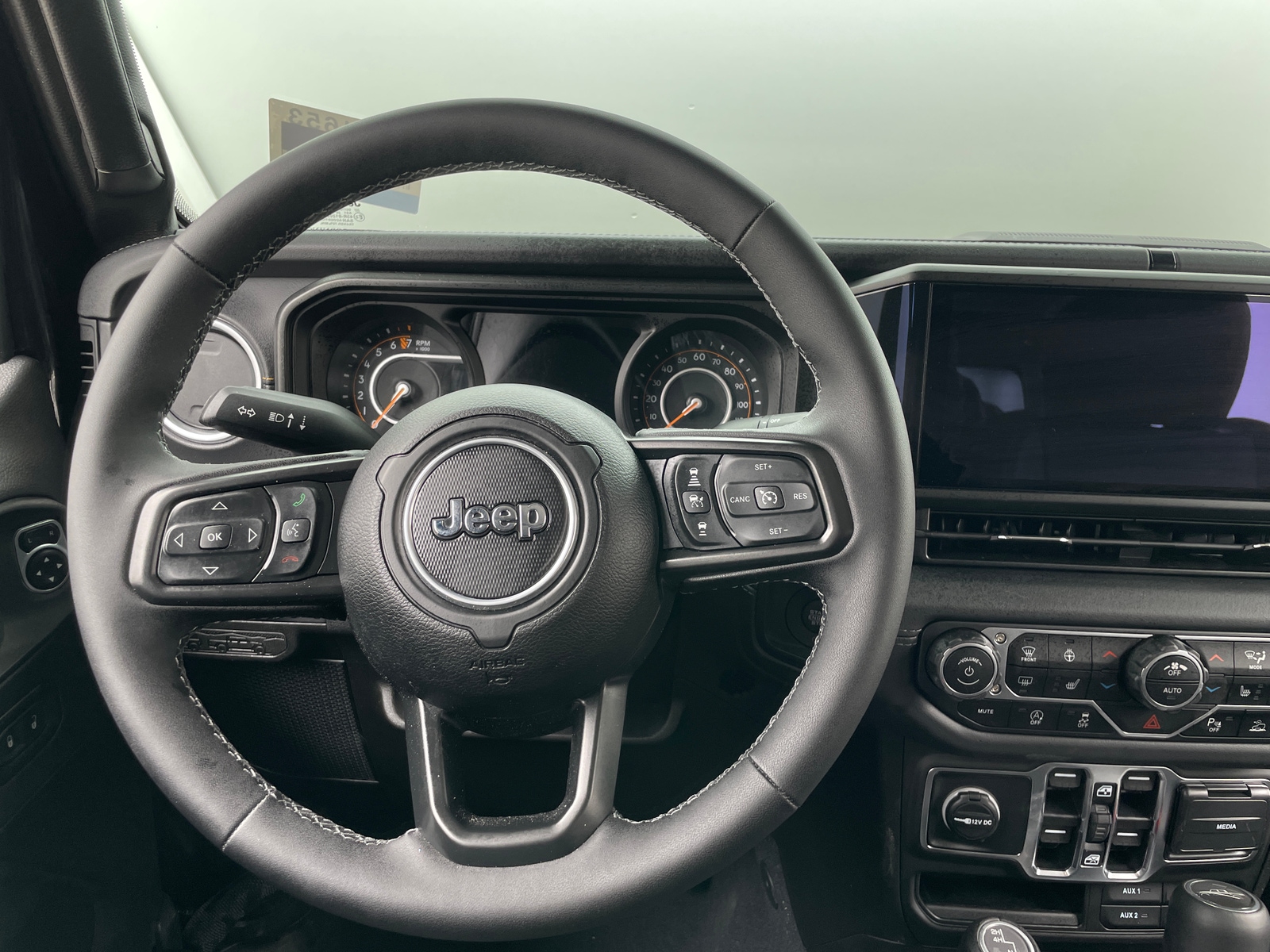 Thumbnail: 2025 Jeep Gladiator - 4