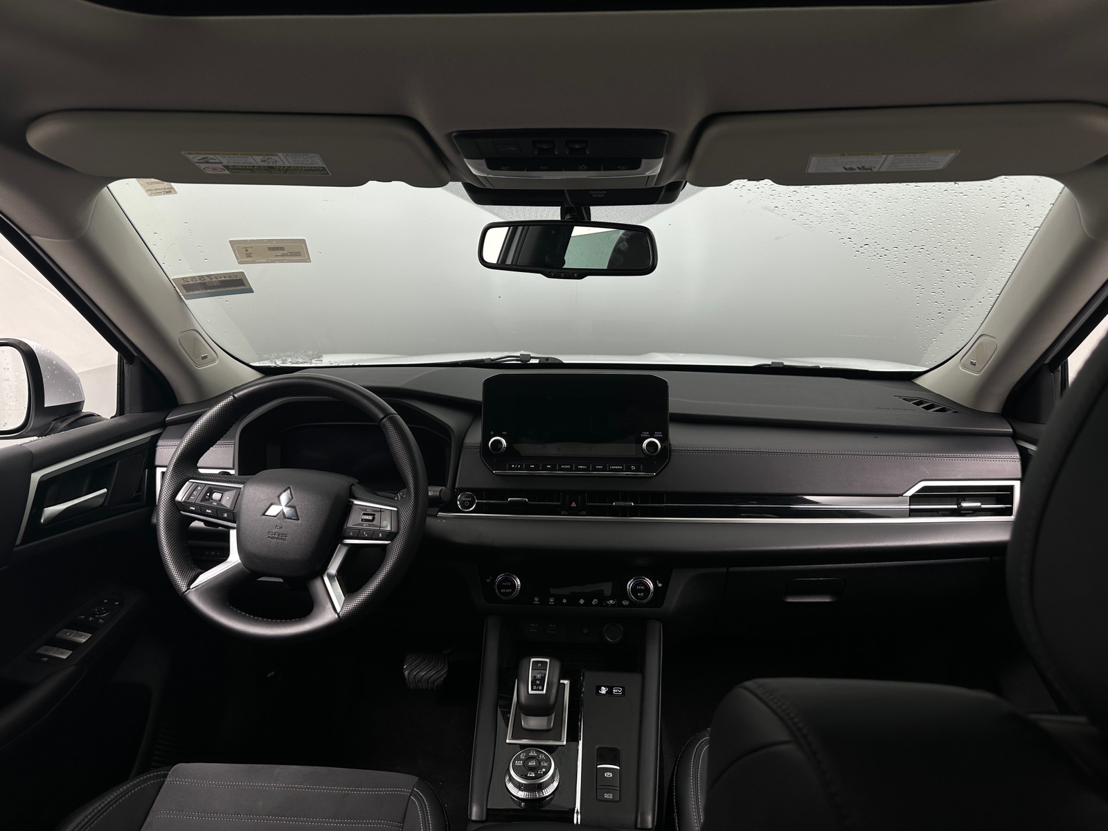 Thumbnail: 2023 Mitsubishi Outlander - 2