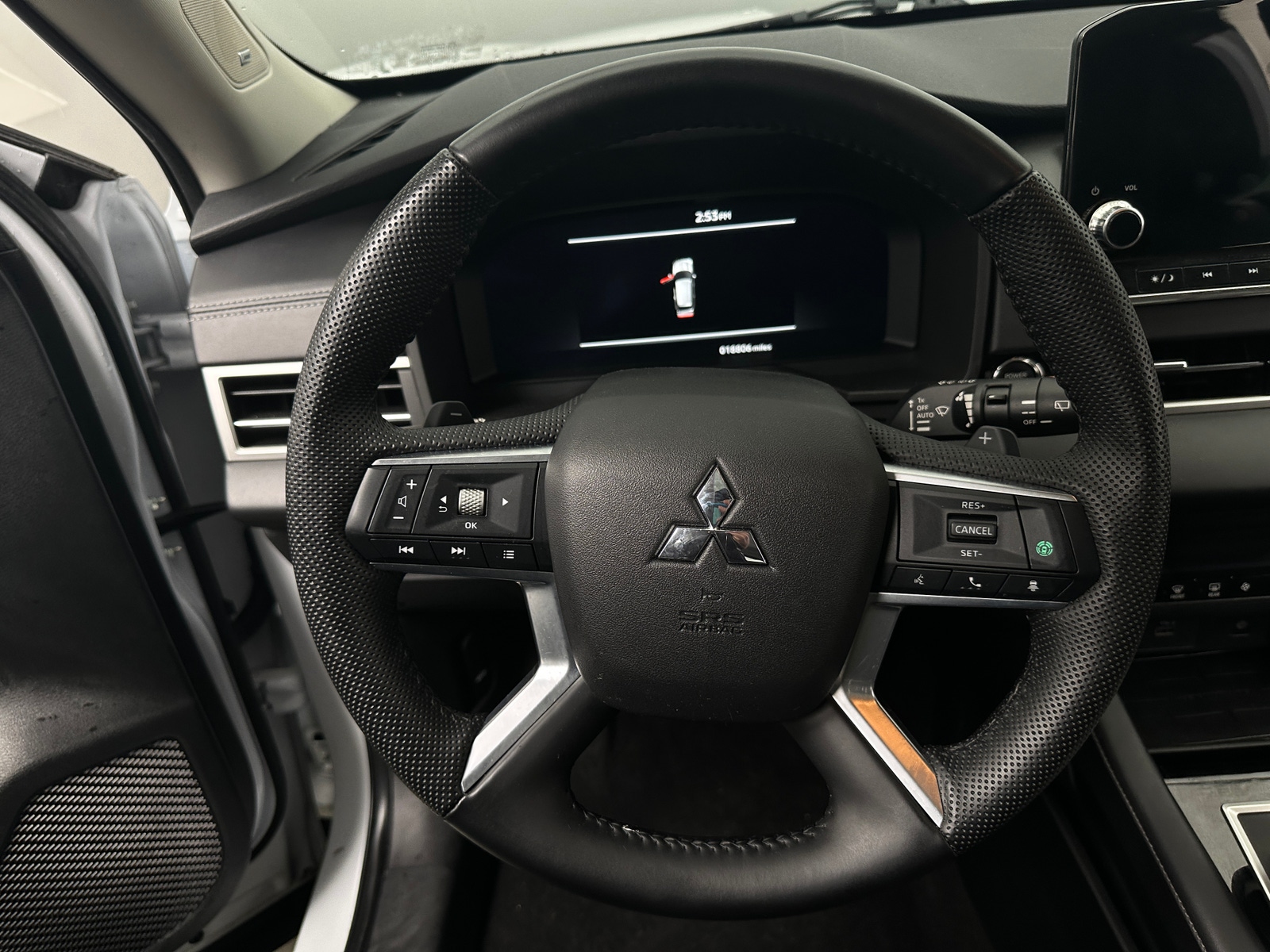 Thumbnail: 2023 Mitsubishi Outlander - 4