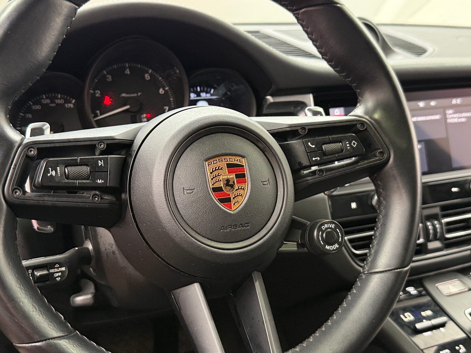 Thumbnail: 2024 Porsche Macan - 4