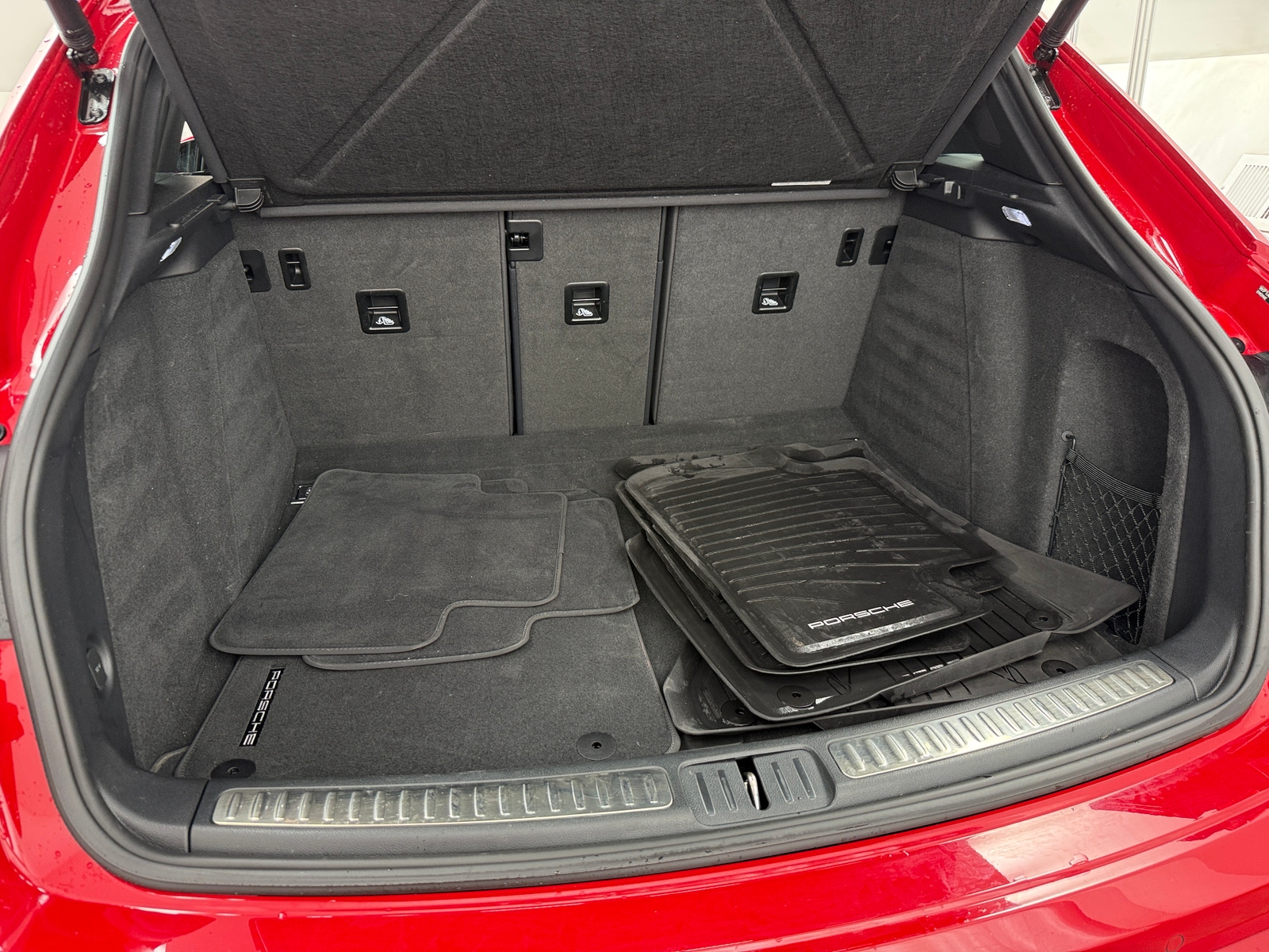 Thumbnail: 2024 Porsche Macan - 6