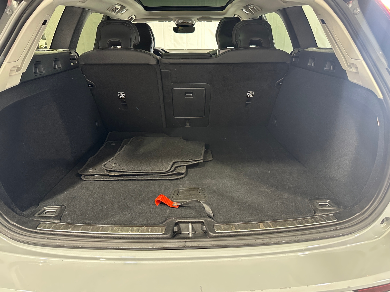 Thumbnail: 2025 Volvo V60 - 6