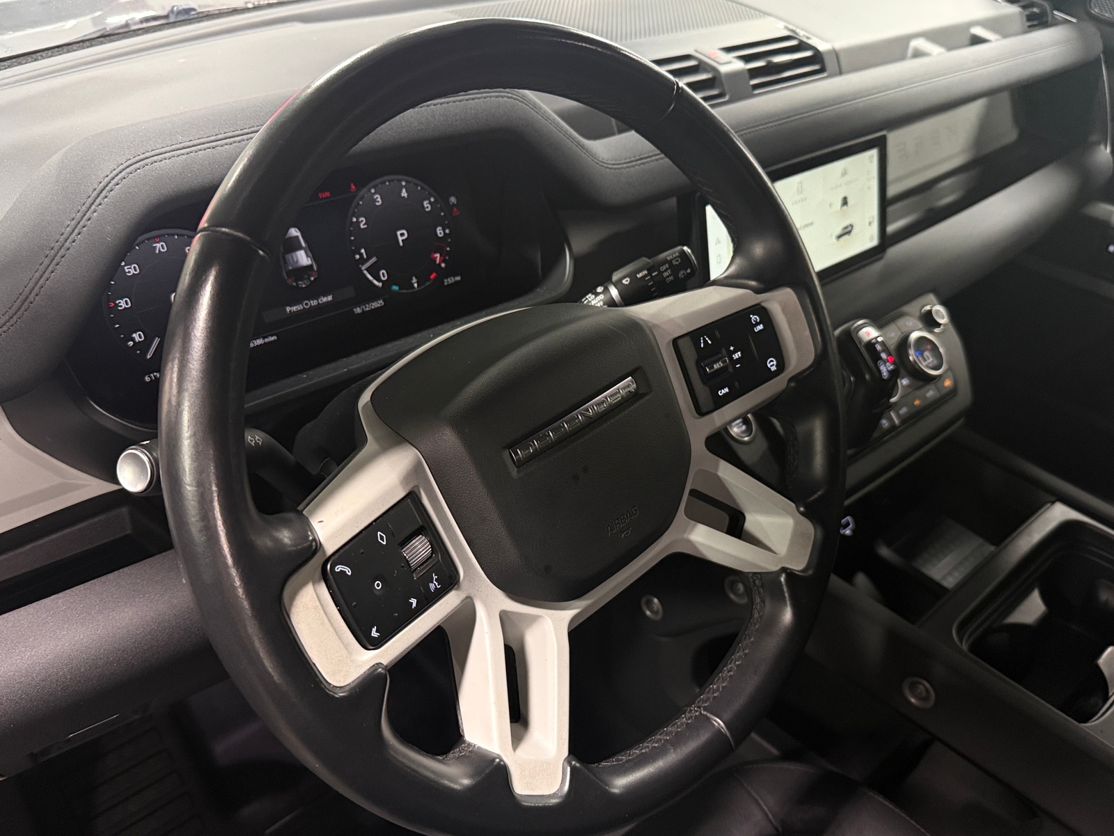 Thumbnail: 2023 Land Rover Defender - 4