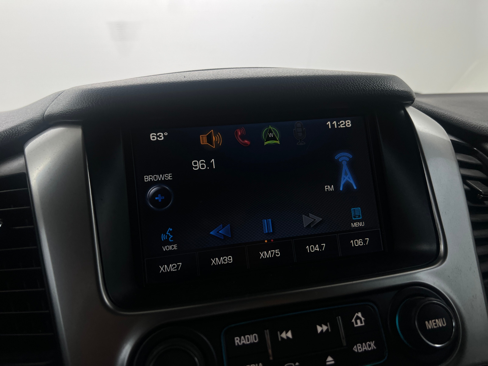 Thumbnail: 2015 Chevrolet Suburban - 3