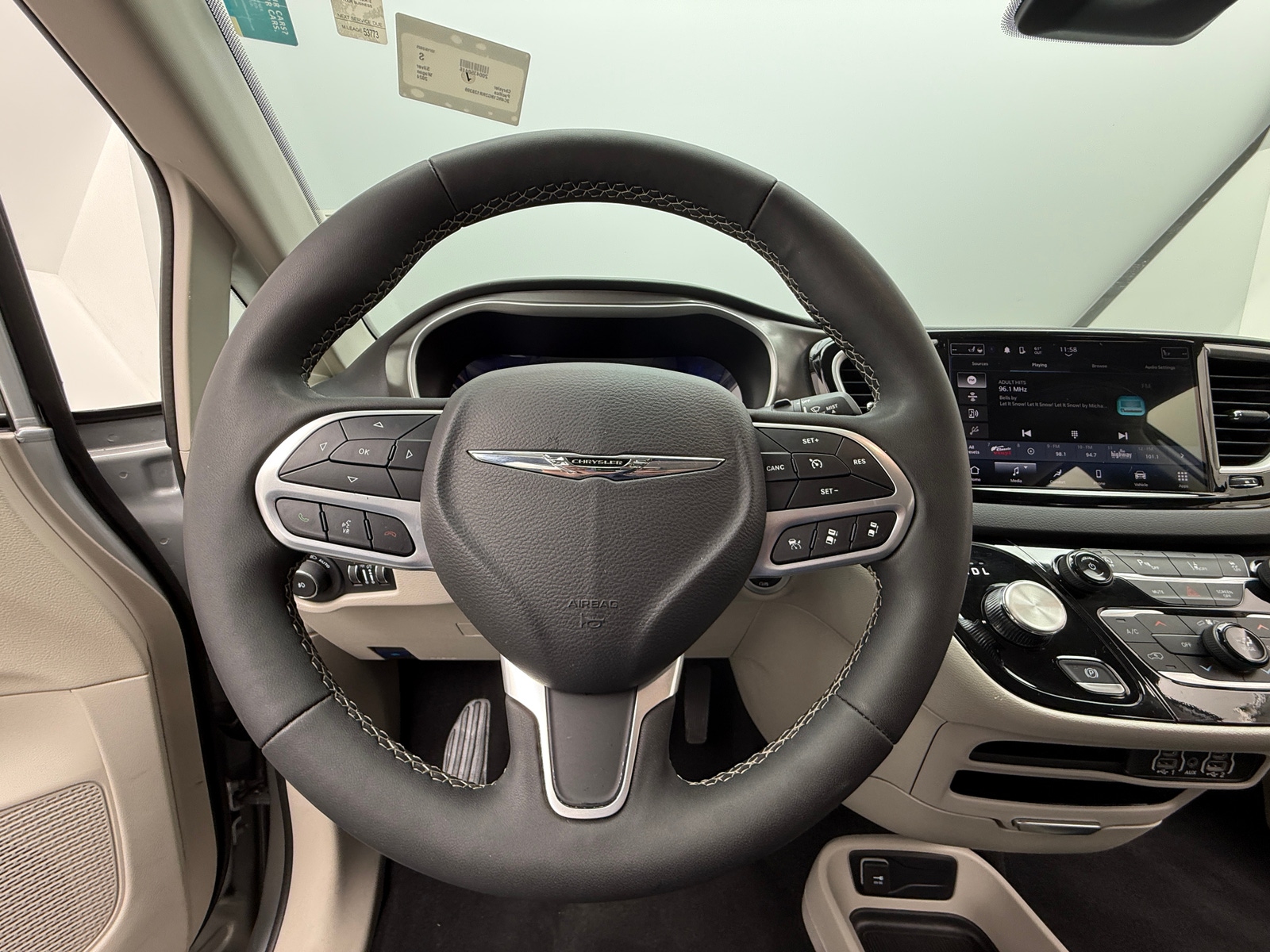 Thumbnail: 2024 Chrysler Pacifica - 4