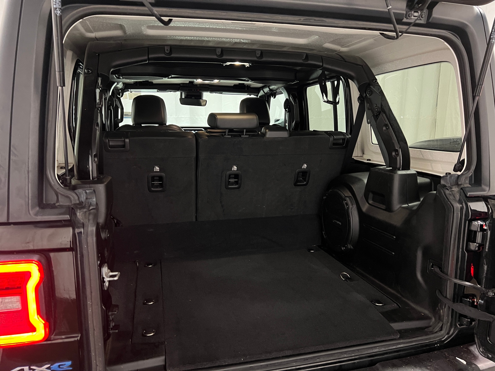 Thumbnail: 2021 Jeep Wrangler - 6